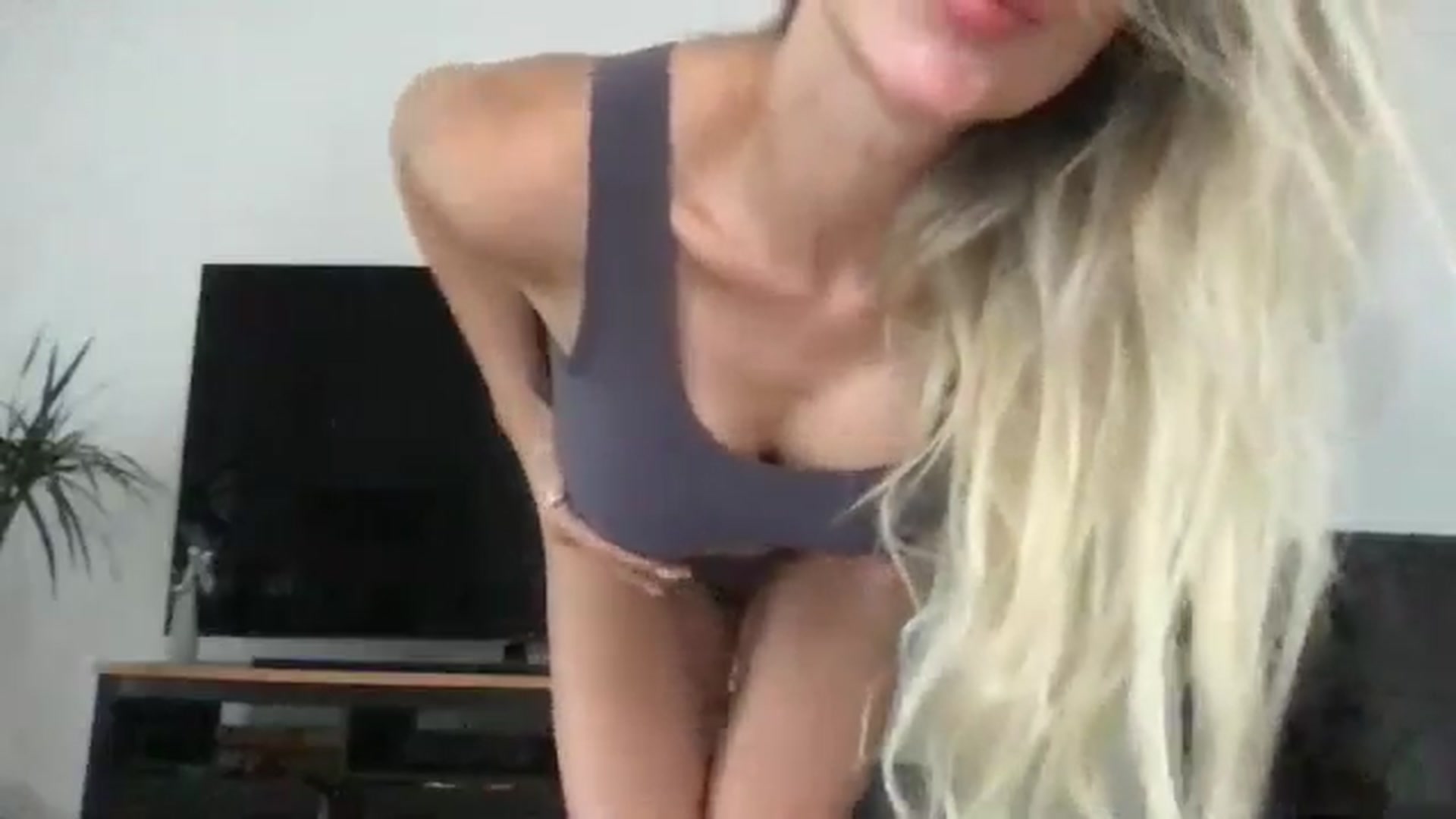 Gallery image thumbnail from neverinmylife's myfreecams stream on, 10/06/2024, 11:04 image 17 of 20
