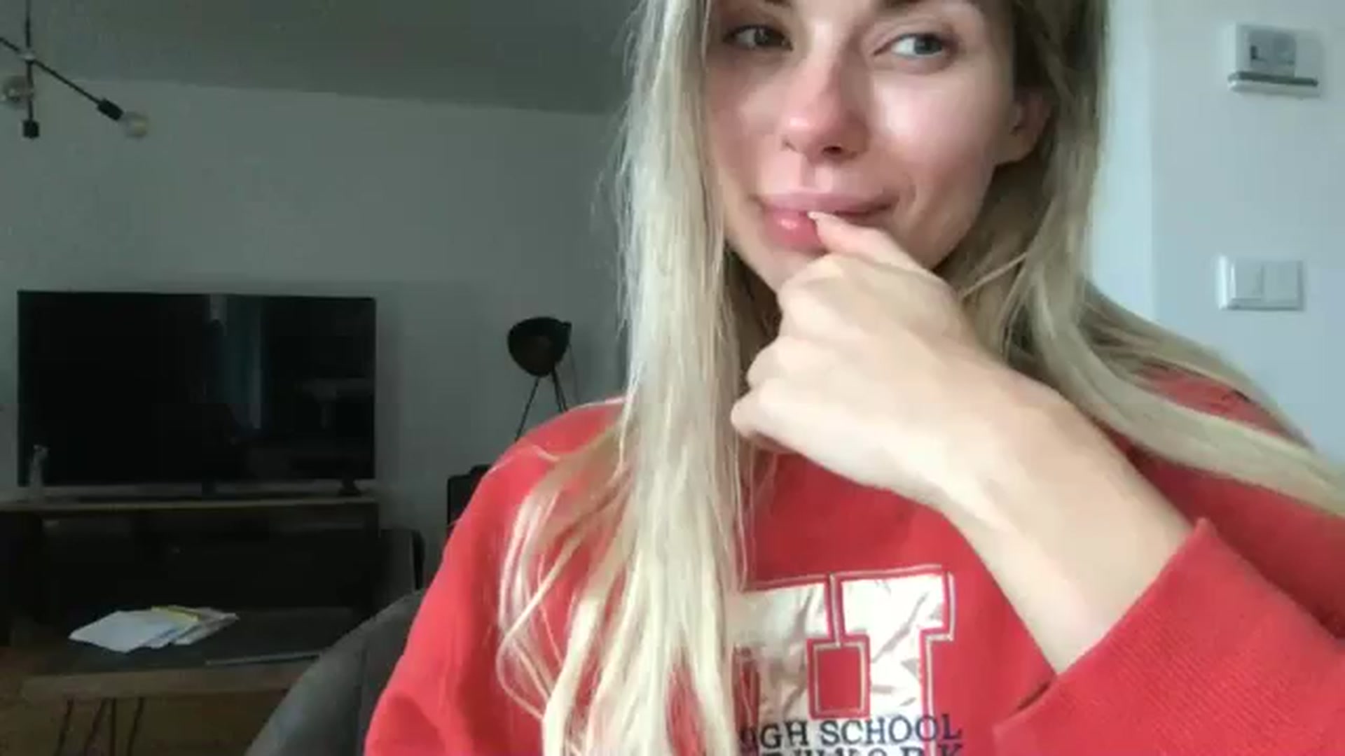 Gallery image thumbnail from neverinmylife's myfreecams stream on, 10/06/2024, 11:04 image 13 of 20