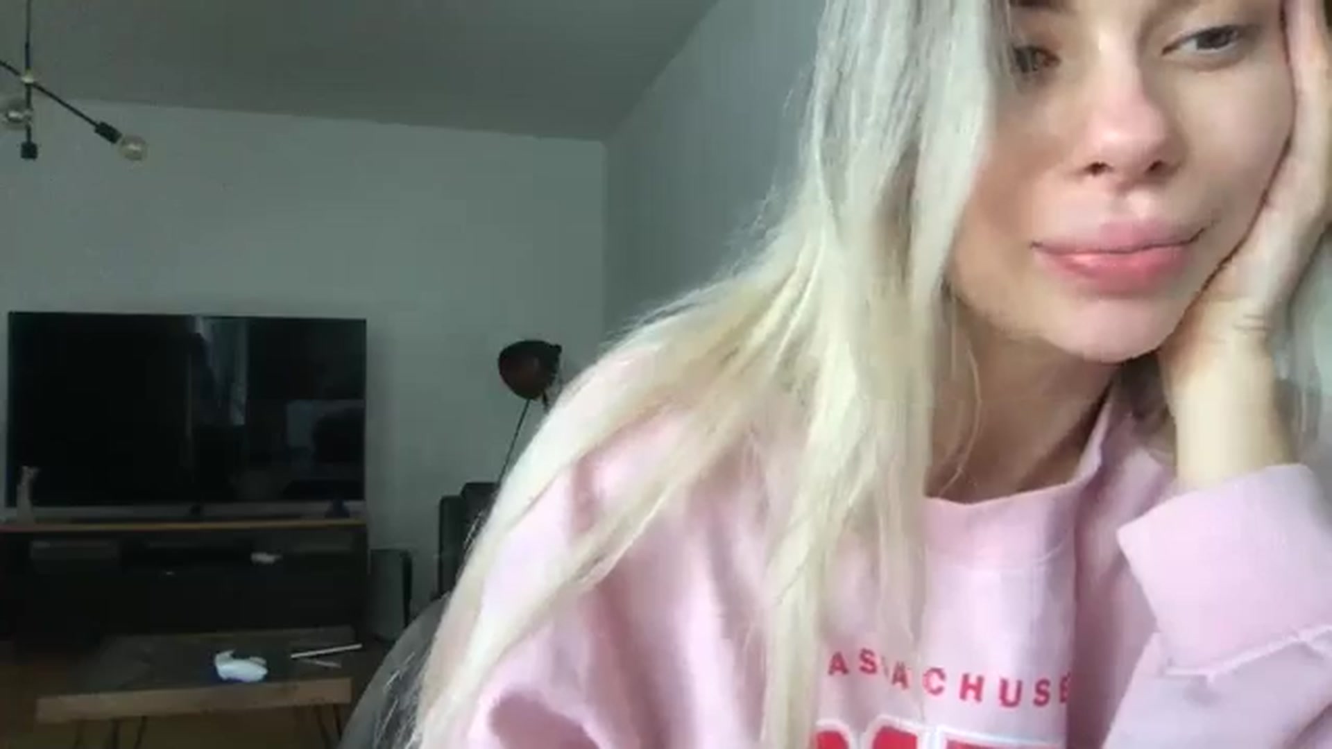 Gallery image thumbnail from neverinmylife's myfreecams stream on, 10/13/2024, 11:25 image 8 of 20