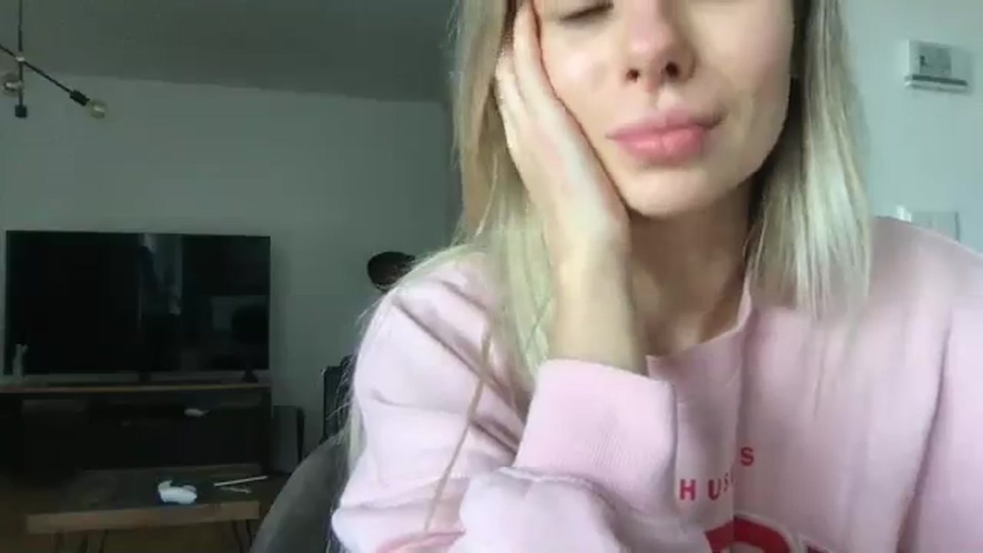 Gallery image thumbnail from neverinmylife's myfreecams stream on, 10/13/2024, 11:25 image 9 of 20