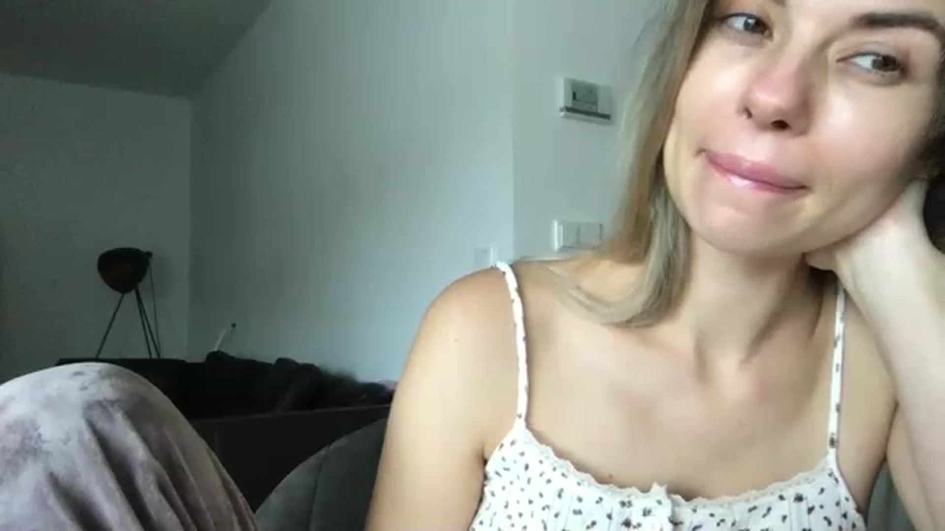 Gallery image thumbnail from neverinmylife's myfreecams stream on, 10/15/2024, 11:30 image 19 of 20