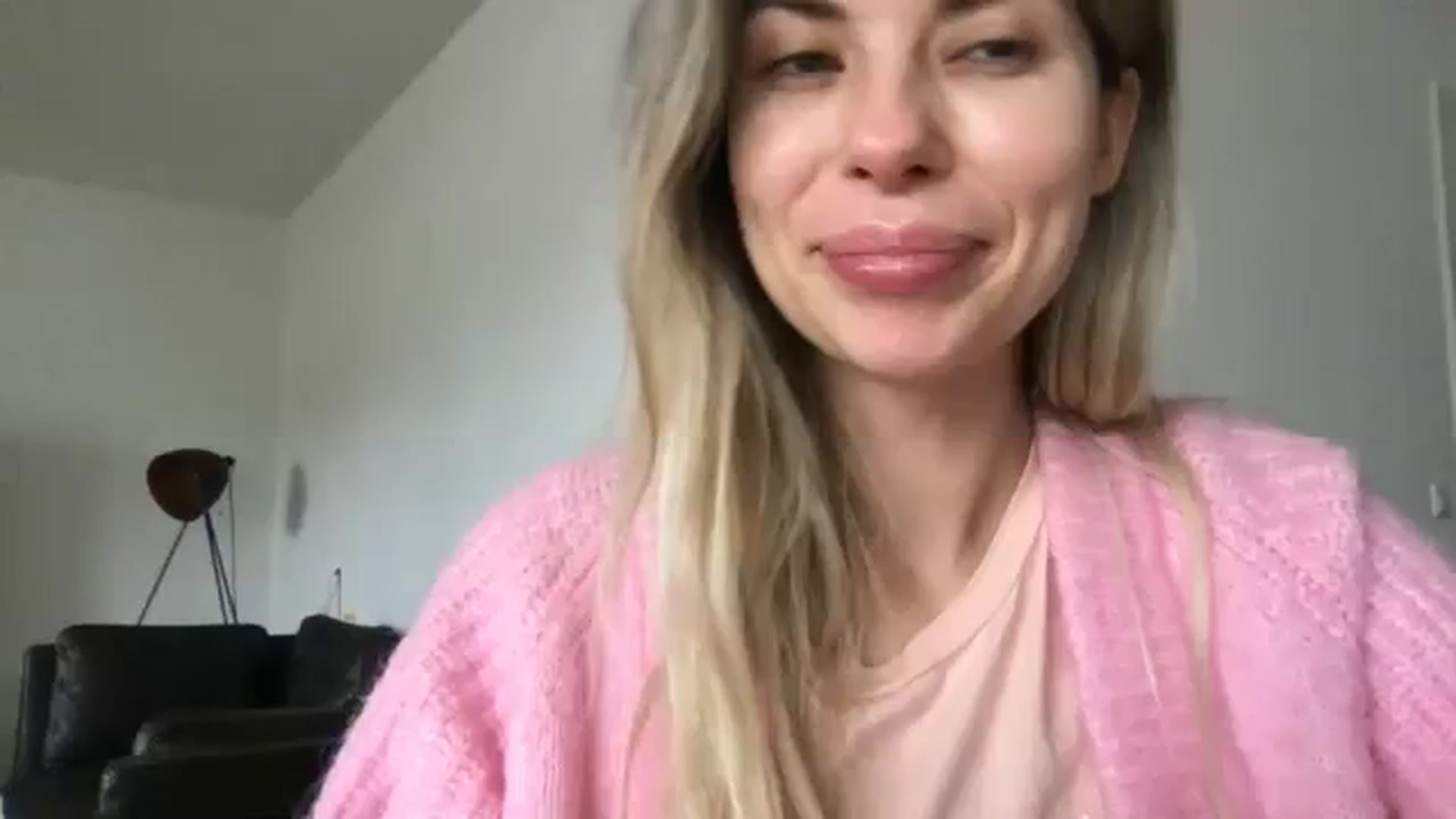 Gallery image thumbnail from neverinmylife's myfreecams stream on, 11/04/2024, 12:45 image 7 of 20