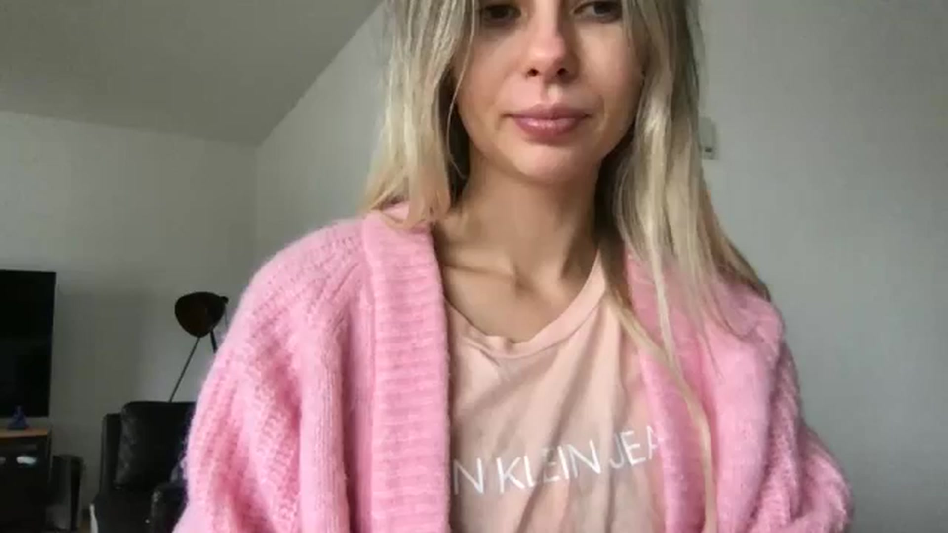 Gallery image thumbnail from neverinmylife's myfreecams stream on, 11/04/2024, 12:45 image 4 of 20
