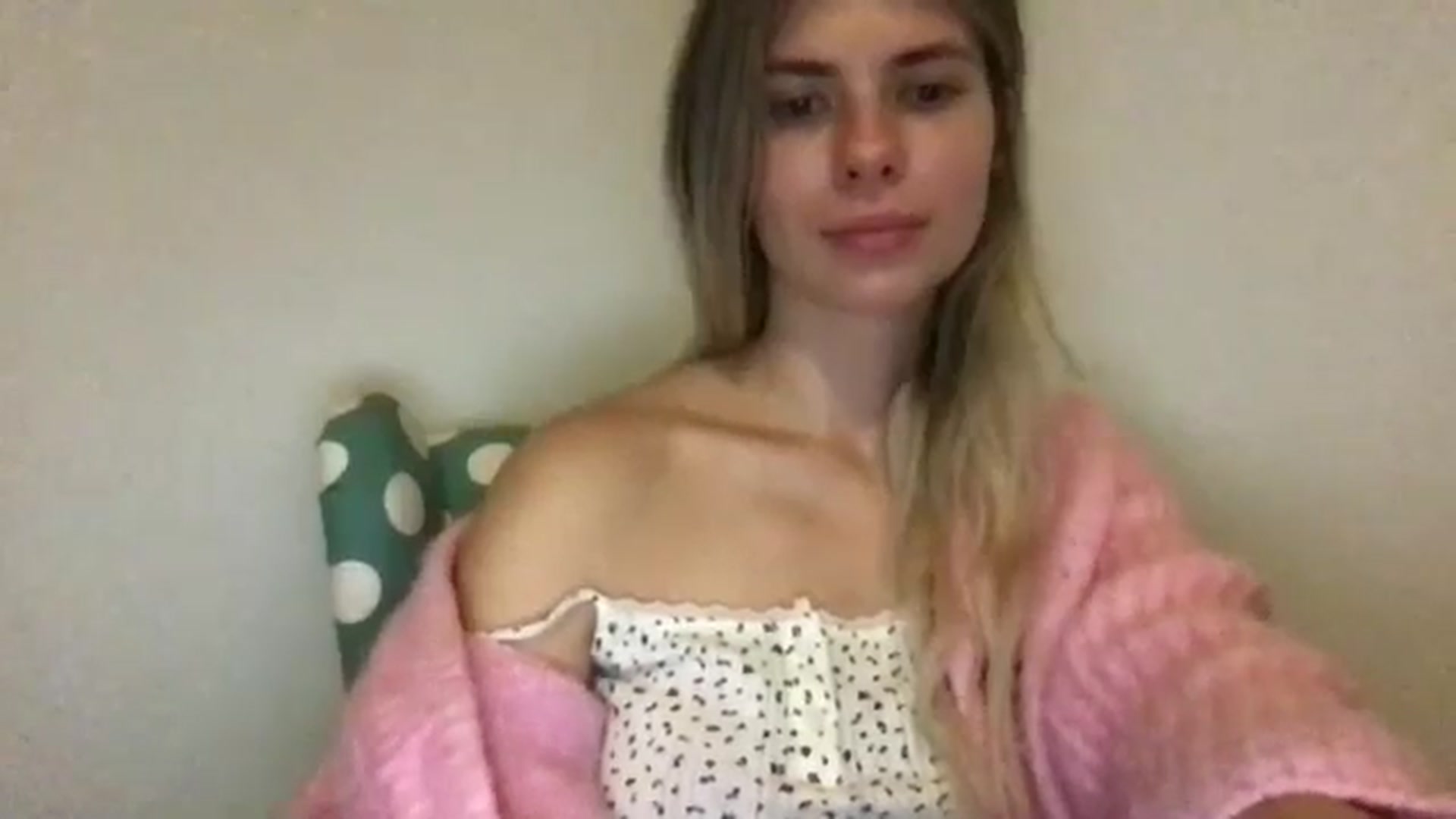 Gallery image thumbnail from neverinmylife's myfreecams stream on, 11/07/2024, 17:19 image 5 of 20