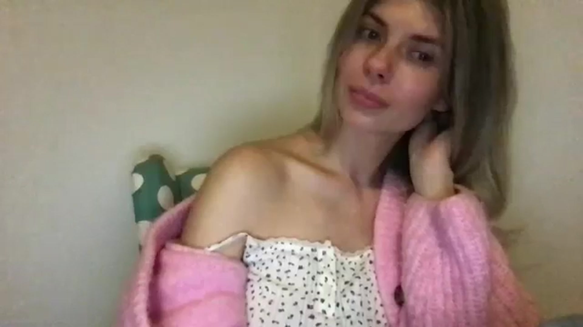 Gallery image thumbnail from neverinmylife's myfreecams stream on, 11/07/2024, 17:19 image 7 of 20
