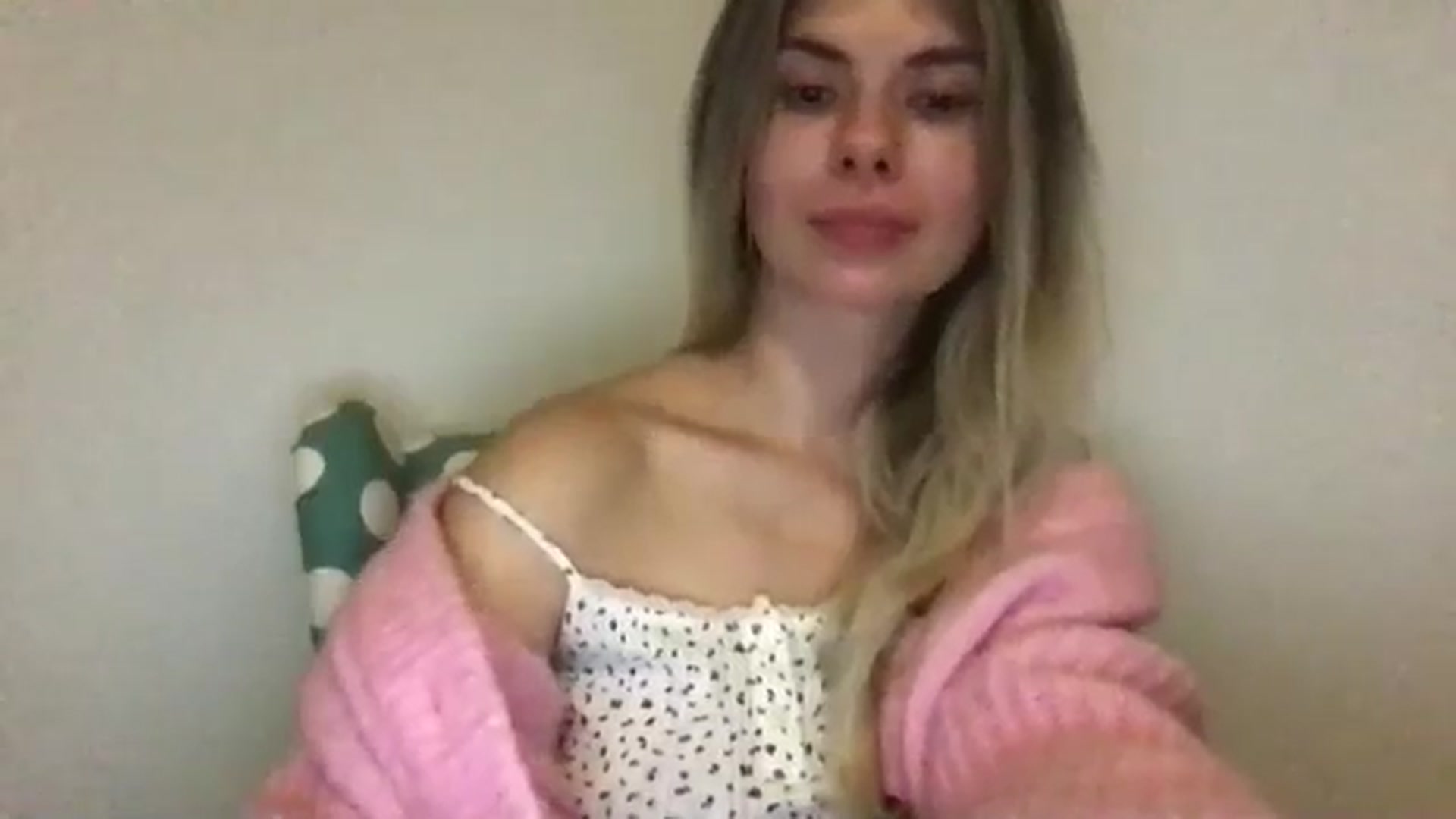 Gallery image thumbnail from neverinmylife's myfreecams stream on, 11/07/2024, 17:19 image 4 of 20