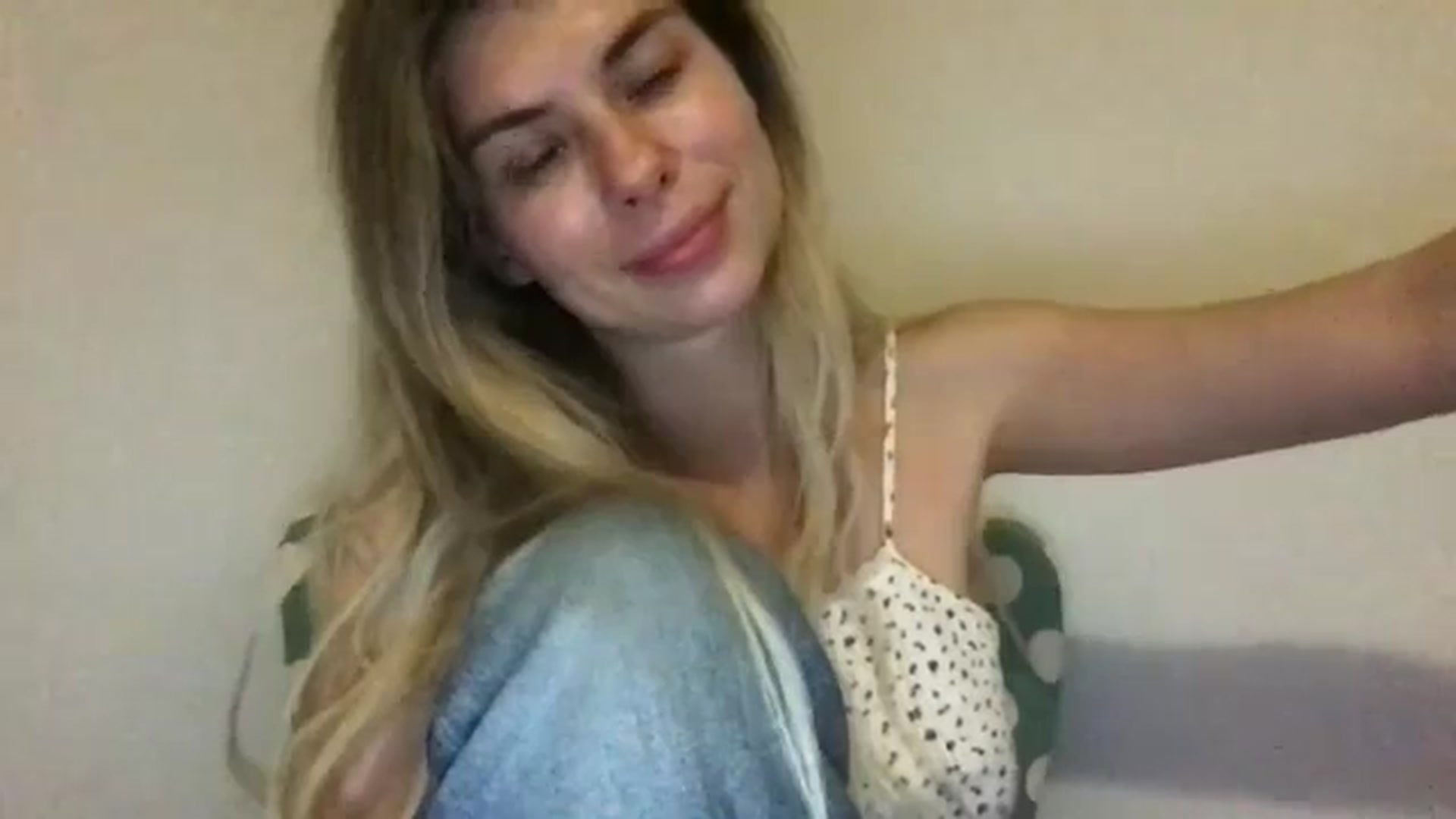 Gallery image thumbnail from neverinmylife's myfreecams stream on, 11/07/2024, 17:19 image 16 of 20