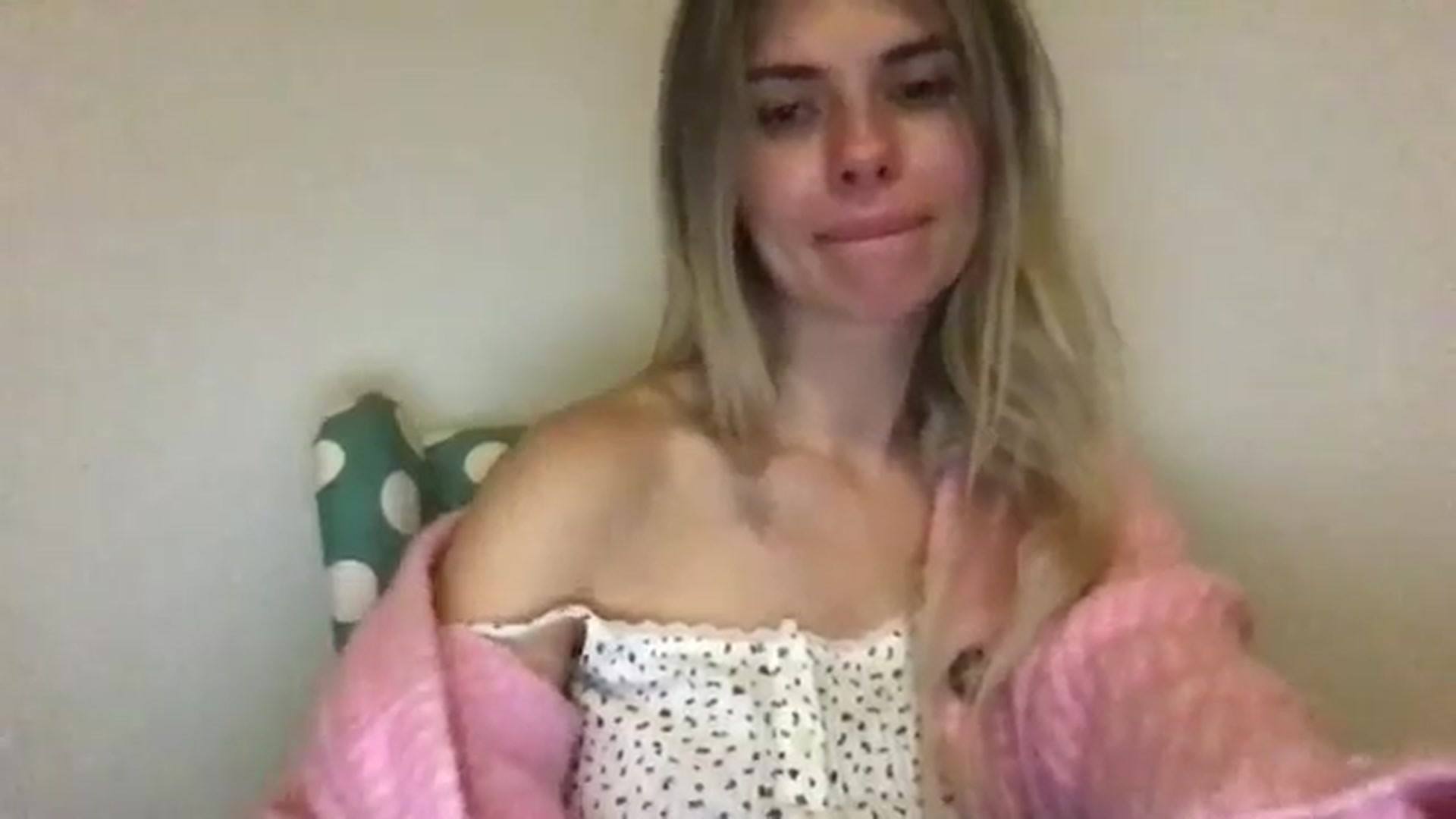Gallery image thumbnail from neverinmylife's myfreecams stream on, 11/07/2024, 17:19 image 6 of 20
