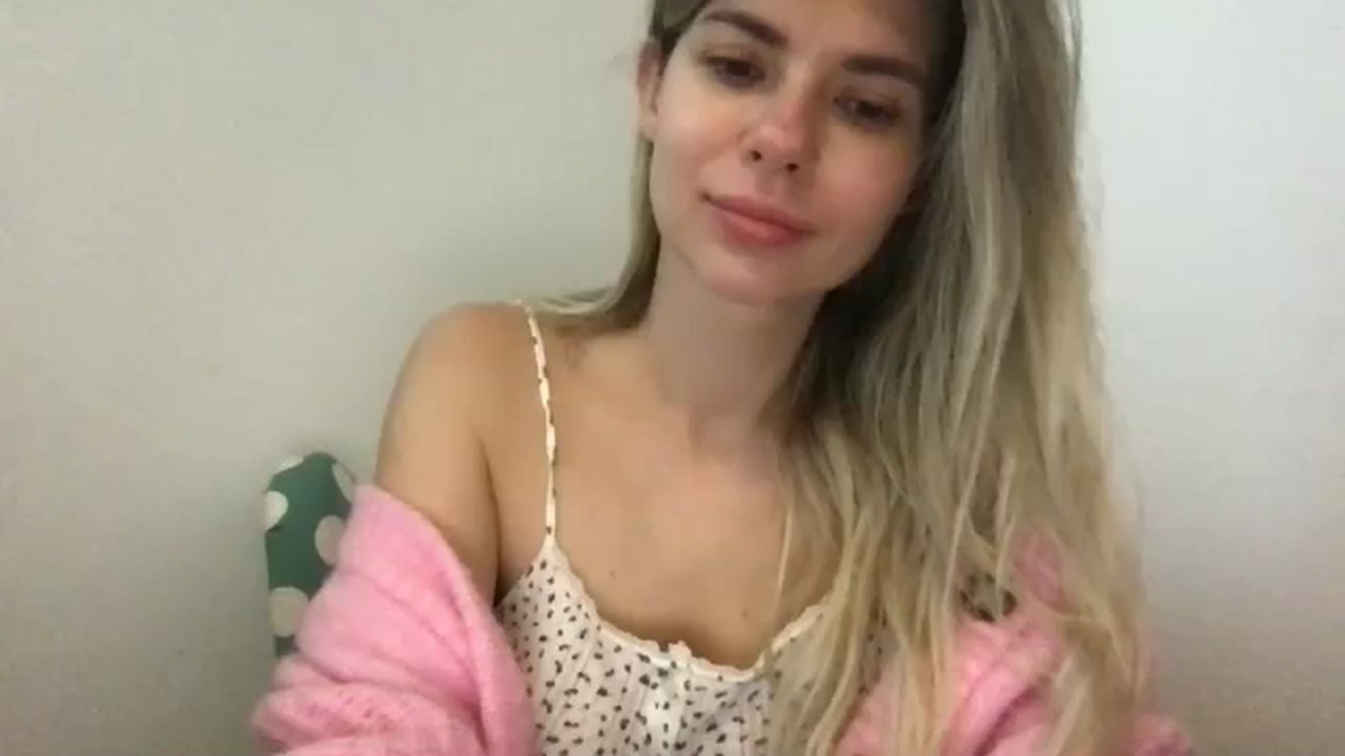 Gallery image thumbnail from neverinmylife's myfreecams stream on, 11/08/2024, 10:08 image 4 of 20