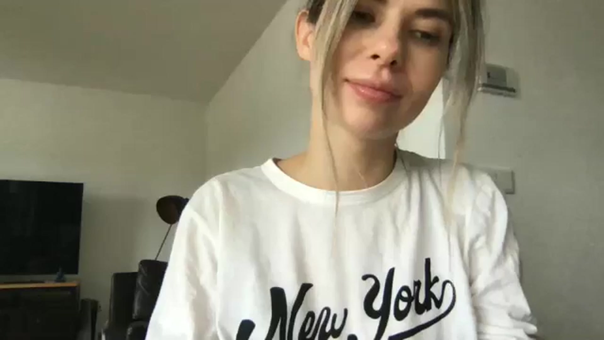 Gallery image thumbnail from neverinmylife's myfreecams stream on, 11/11/2024, 12:32 image 14 of 20