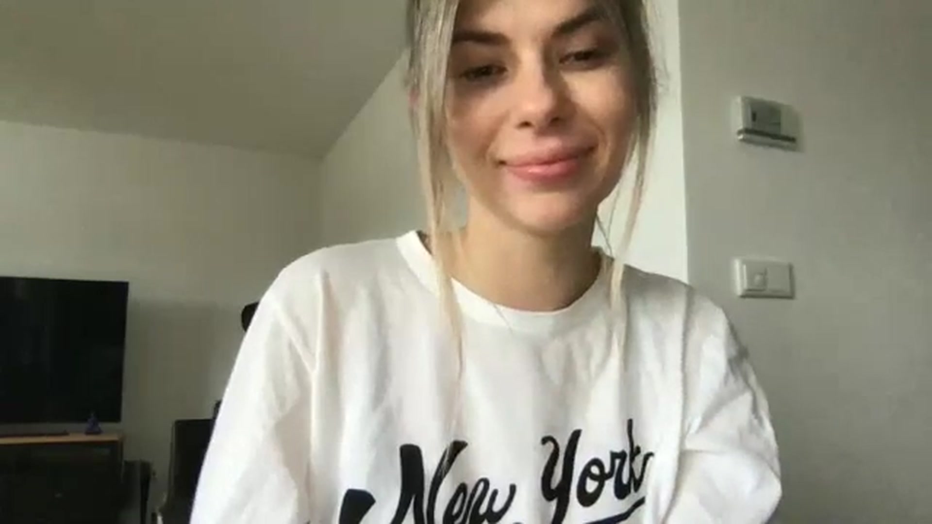Gallery image thumbnail from neverinmylife's myfreecams stream on, 11/11/2024, 12:32 image 2 of 20