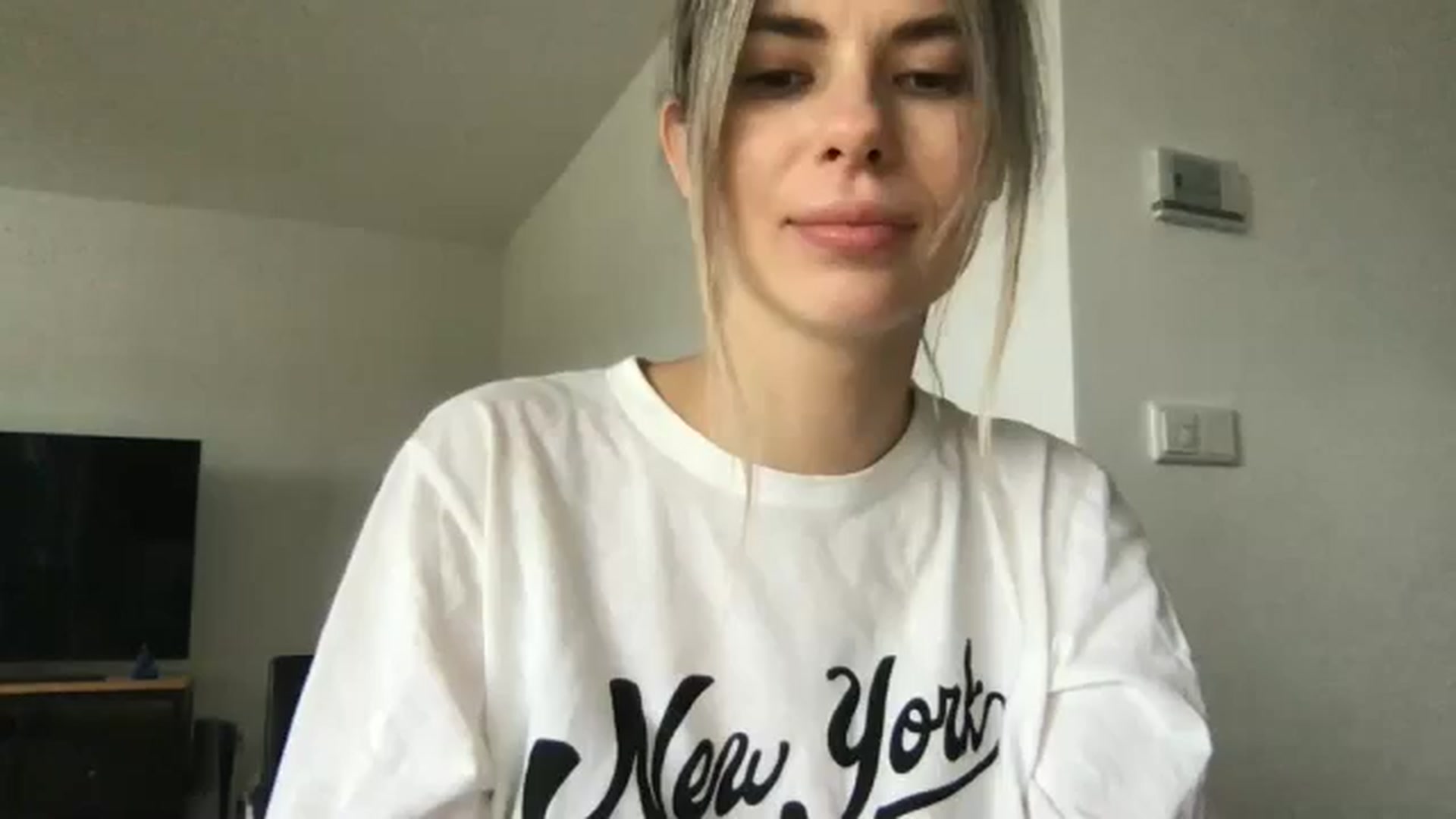 Gallery image thumbnail from neverinmylife's myfreecams stream on, 11/11/2024, 12:32 image 1 of 20