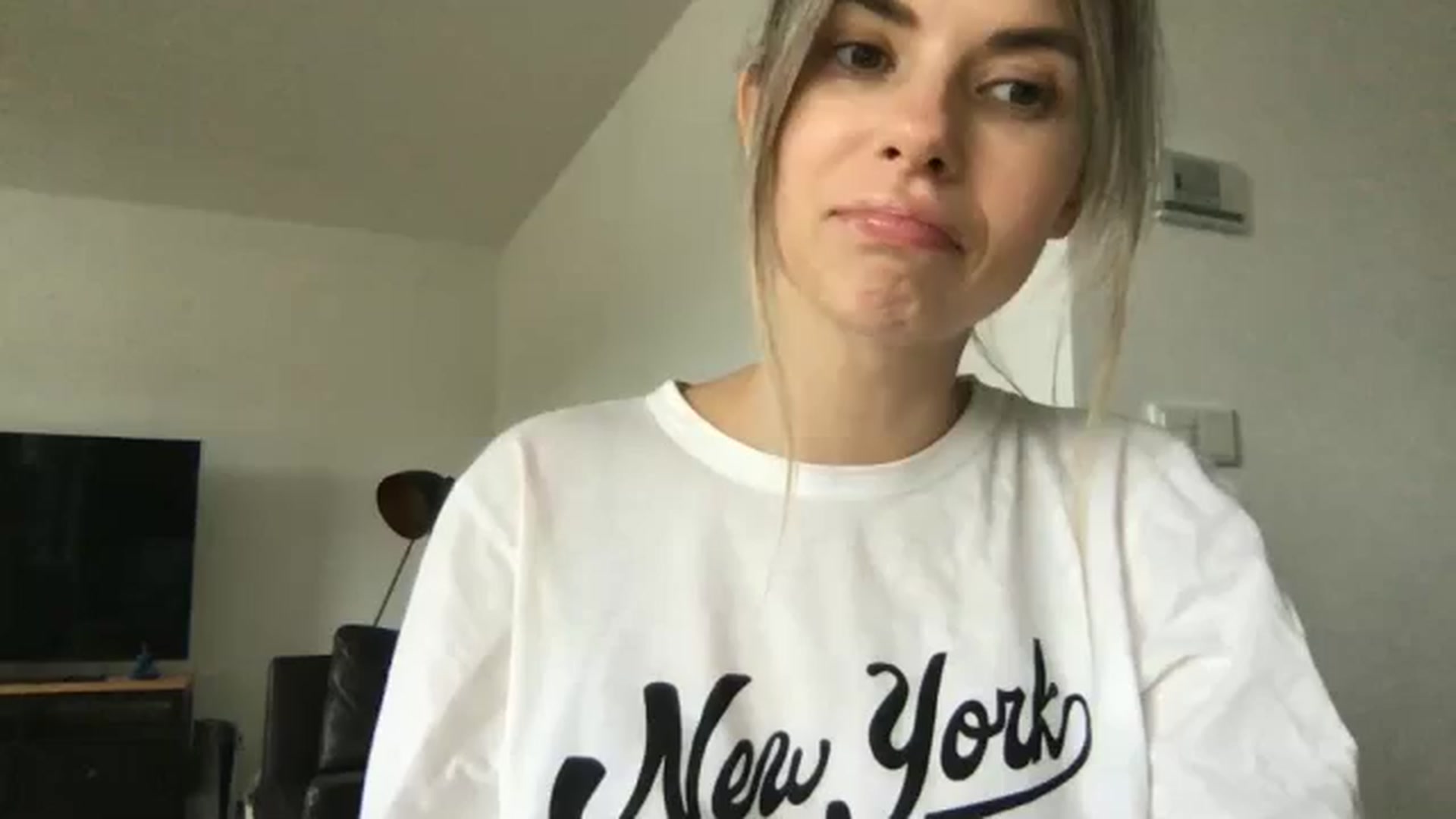 Gallery image thumbnail from neverinmylife's myfreecams stream on, 11/11/2024, 12:32 image 6 of 20