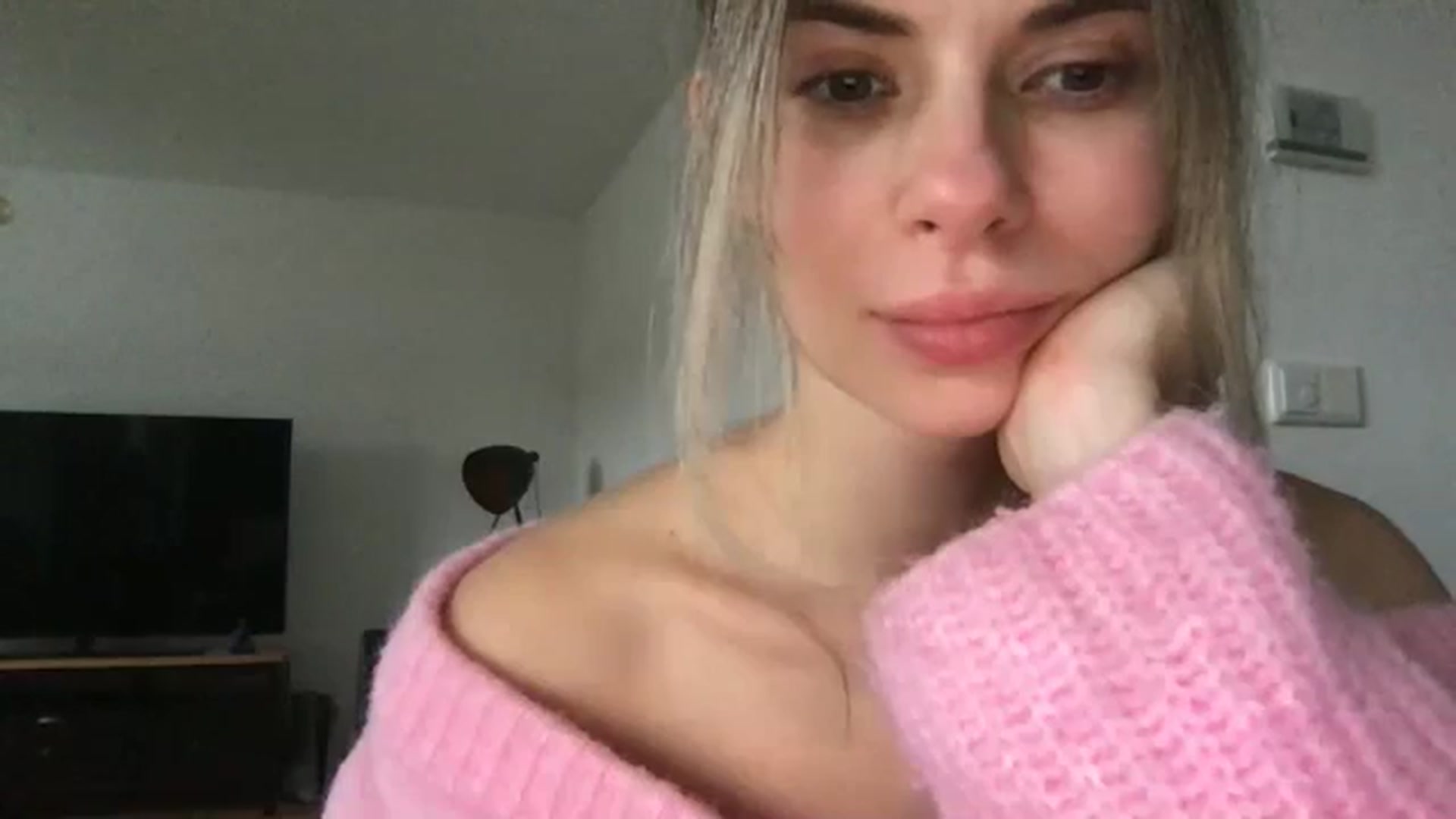 Gallery image thumbnail from neverinmylife's myfreecams stream on, 11/13/2024, 13:36 image 17 of 20