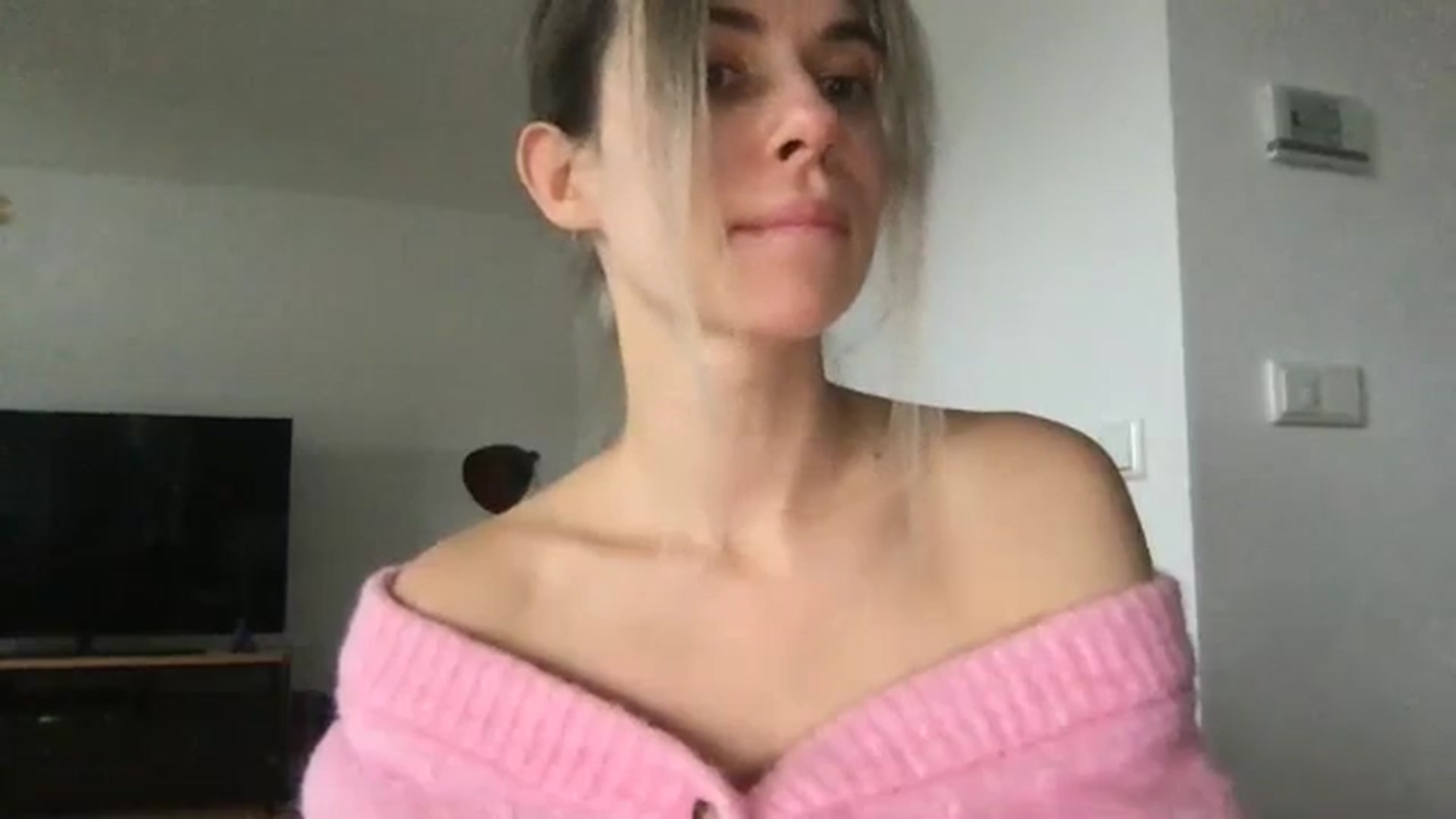 Gallery image thumbnail from neverinmylife's myfreecams stream on, 11/13/2024, 13:36 image 12 of 20