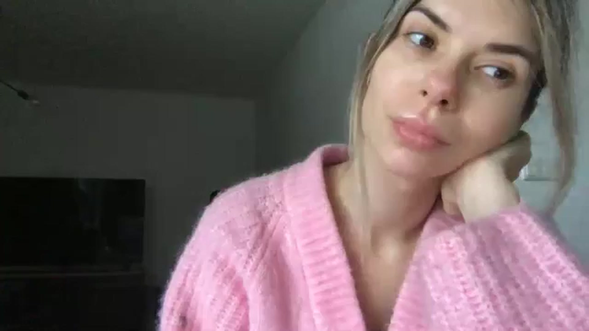 Gallery image thumbnail from neverinmylife's myfreecams stream on, 11/14/2024, 12:44 image 1 of 20