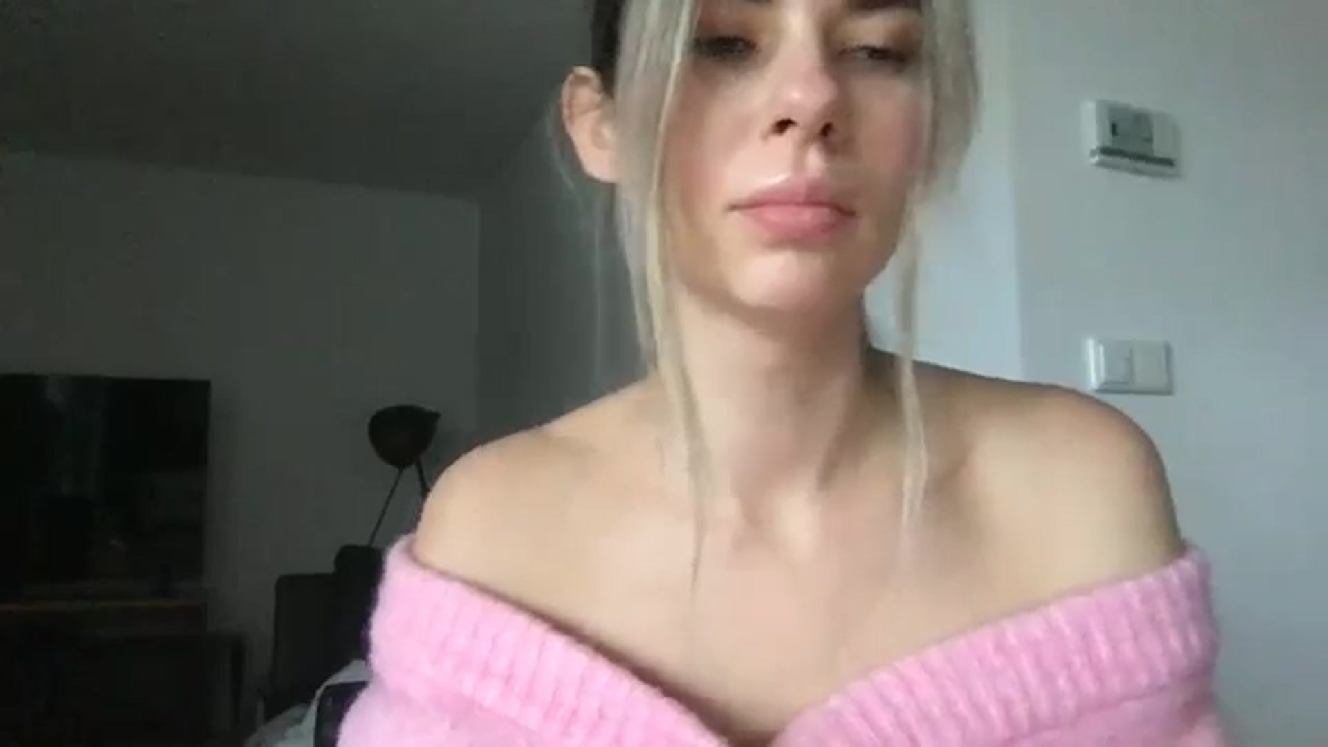 Gallery image thumbnail from neverinmylife's myfreecams stream on, 11/14/2024, 12:44 image 5 of 20