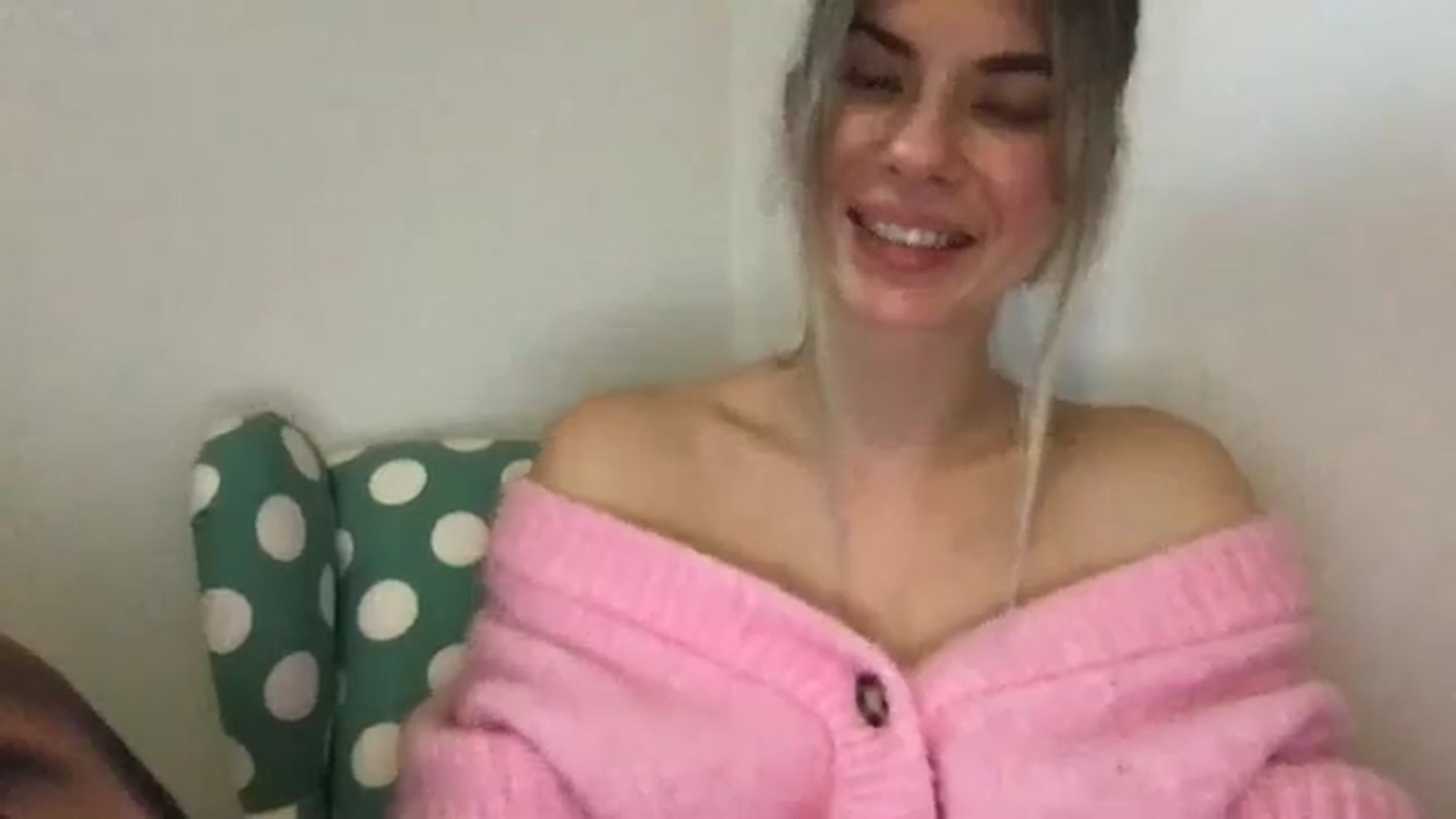 Gallery image thumbnail from neverinmylife's myfreecams stream on, 11/15/2024, 14:44 image 10 of 20