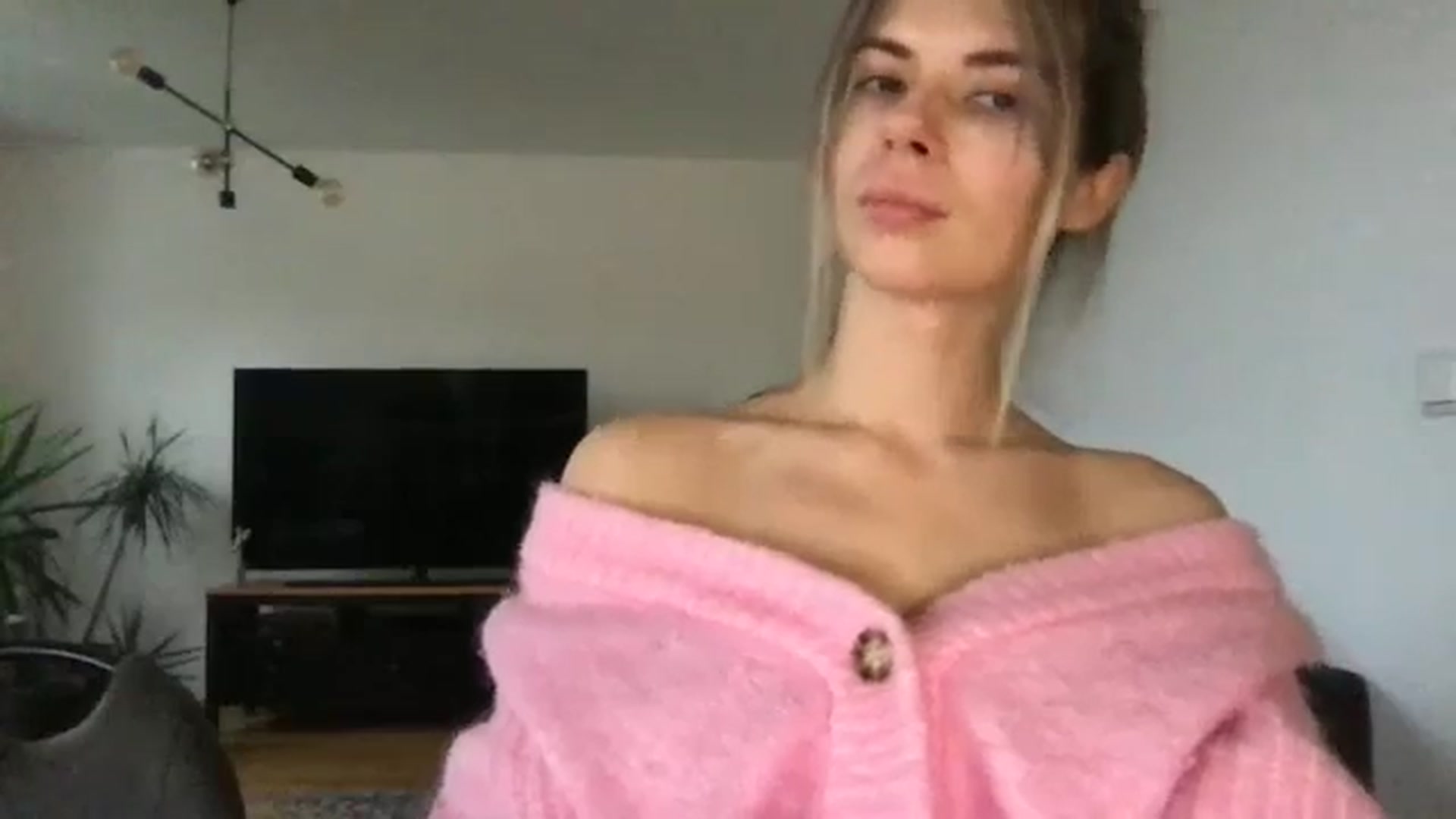 Gallery image thumbnail from neverinmylife's myfreecams stream on, 11/17/2024, 15:33 image 2 of 20
