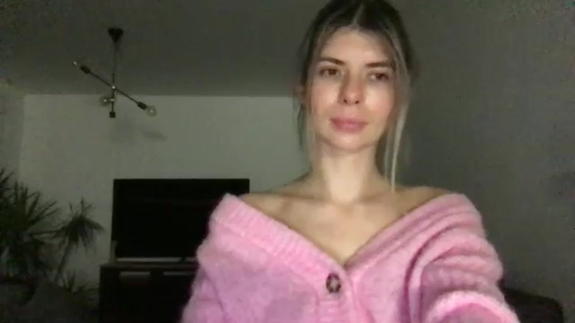 Gallery image thumbnail from neverinmylife's myfreecams stream on, 11/17/2024, 16:01 image 13 of 20