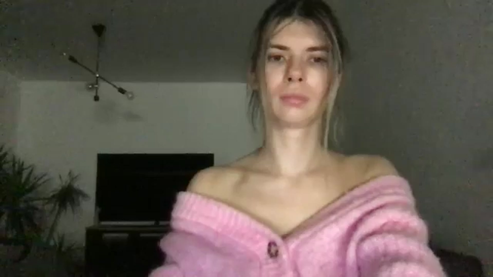 Gallery image thumbnail from neverinmylife's myfreecams stream on, 11/17/2024, 16:01 image 17 of 20