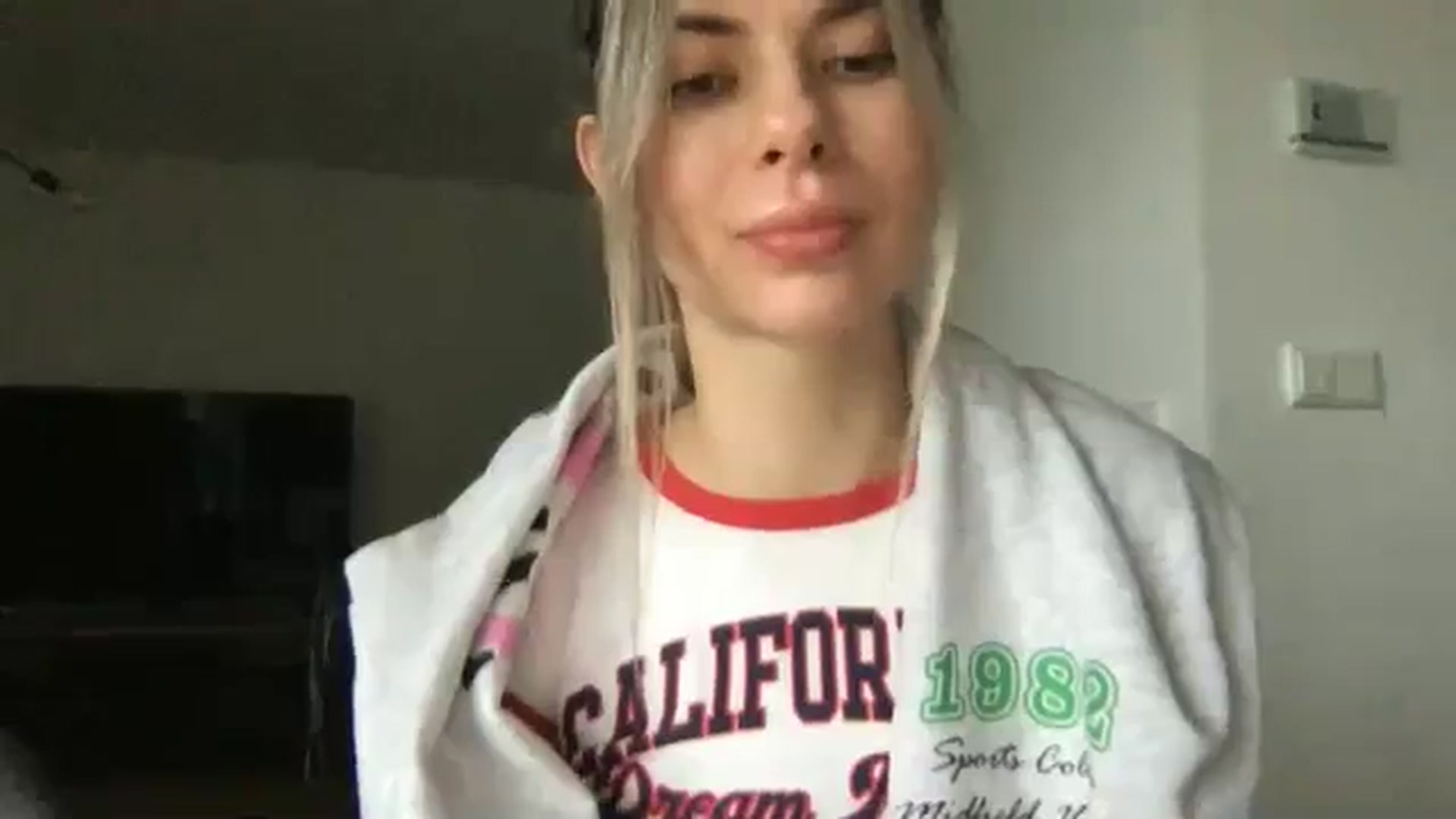 Gallery image thumbnail from neverinmylife's myfreecams stream on, 11/18/2024, 13:21 image 19 of 20