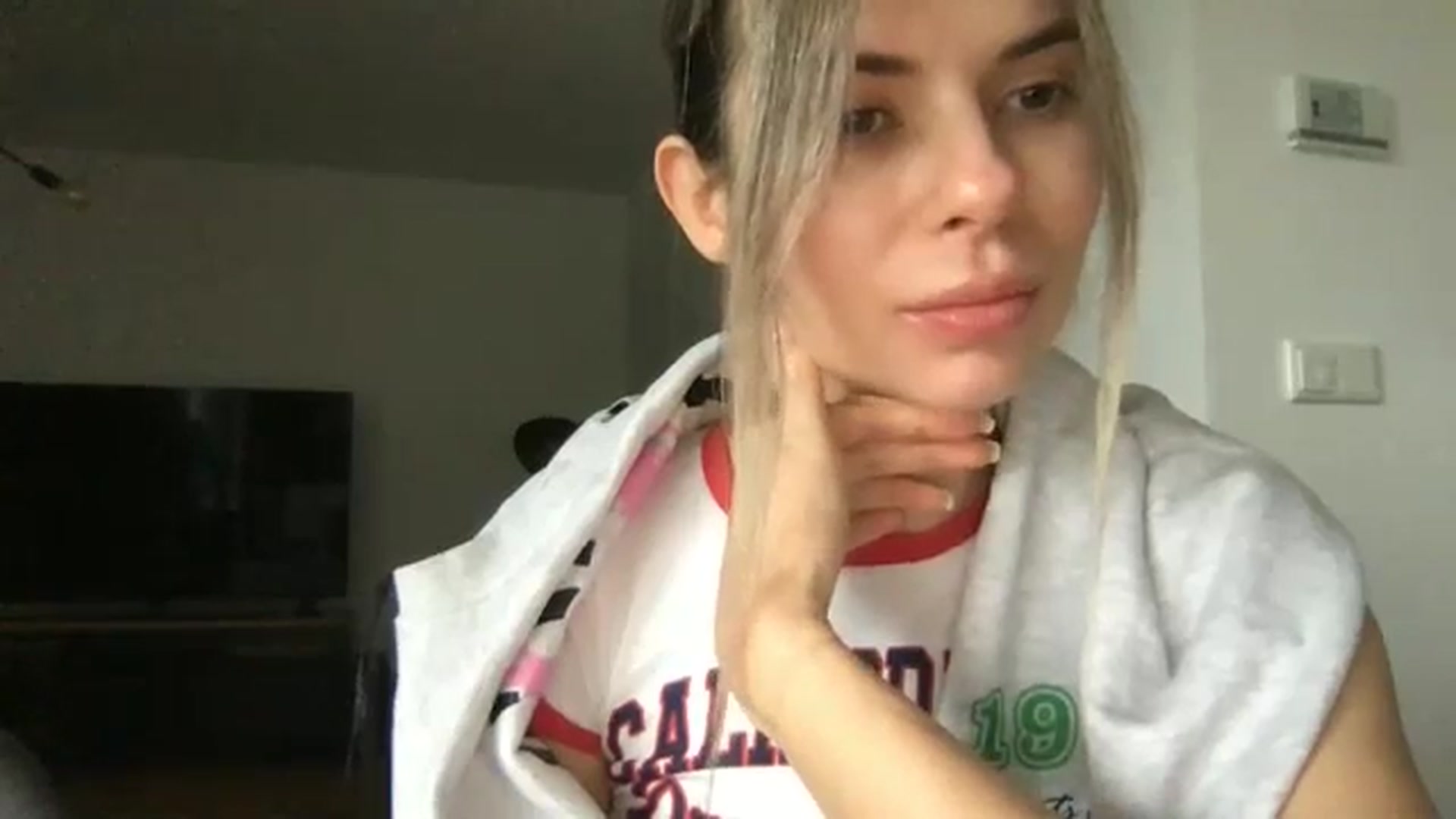 Gallery image thumbnail from neverinmylife's myfreecams stream on, 11/18/2024, 13:21 image 20 of 20