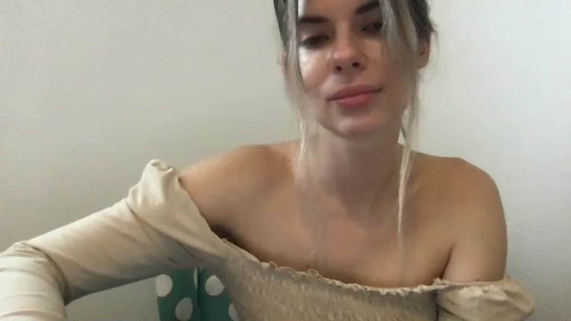 Gallery image thumbnail from neverinmylife's myfreecams stream on, 11/21/2024, 14:34 image 14 of 20