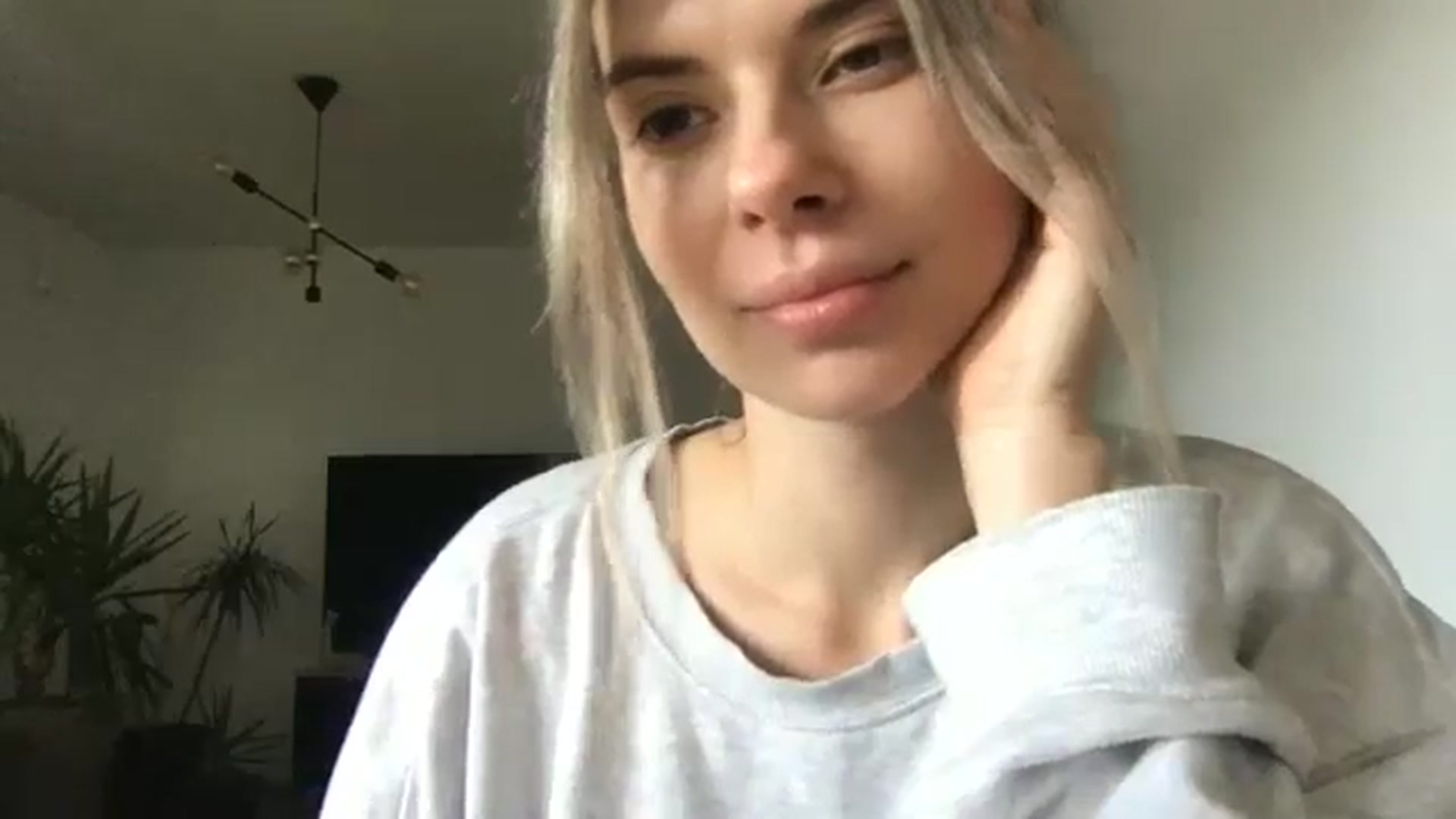 Gallery image thumbnail from neverinmylife's myfreecams stream on, 11/25/2024, 12:23 image 19 of 20