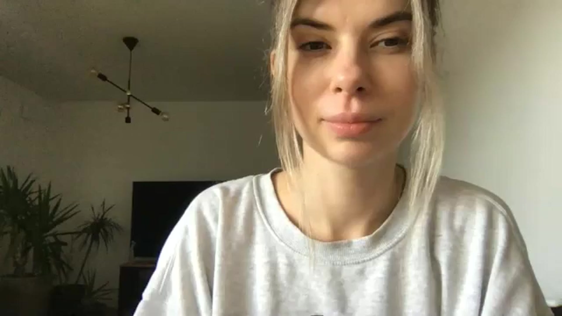 Gallery image thumbnail from neverinmylife's myfreecams stream on, 11/25/2024, 12:23 image 6 of 20