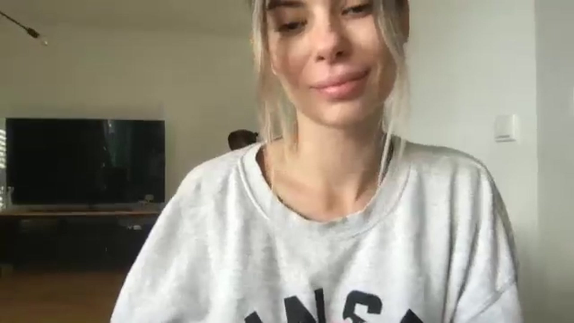 Gallery image thumbnail from neverinmylife's myfreecams stream on, 11/25/2024, 13:40 image 15 of 20