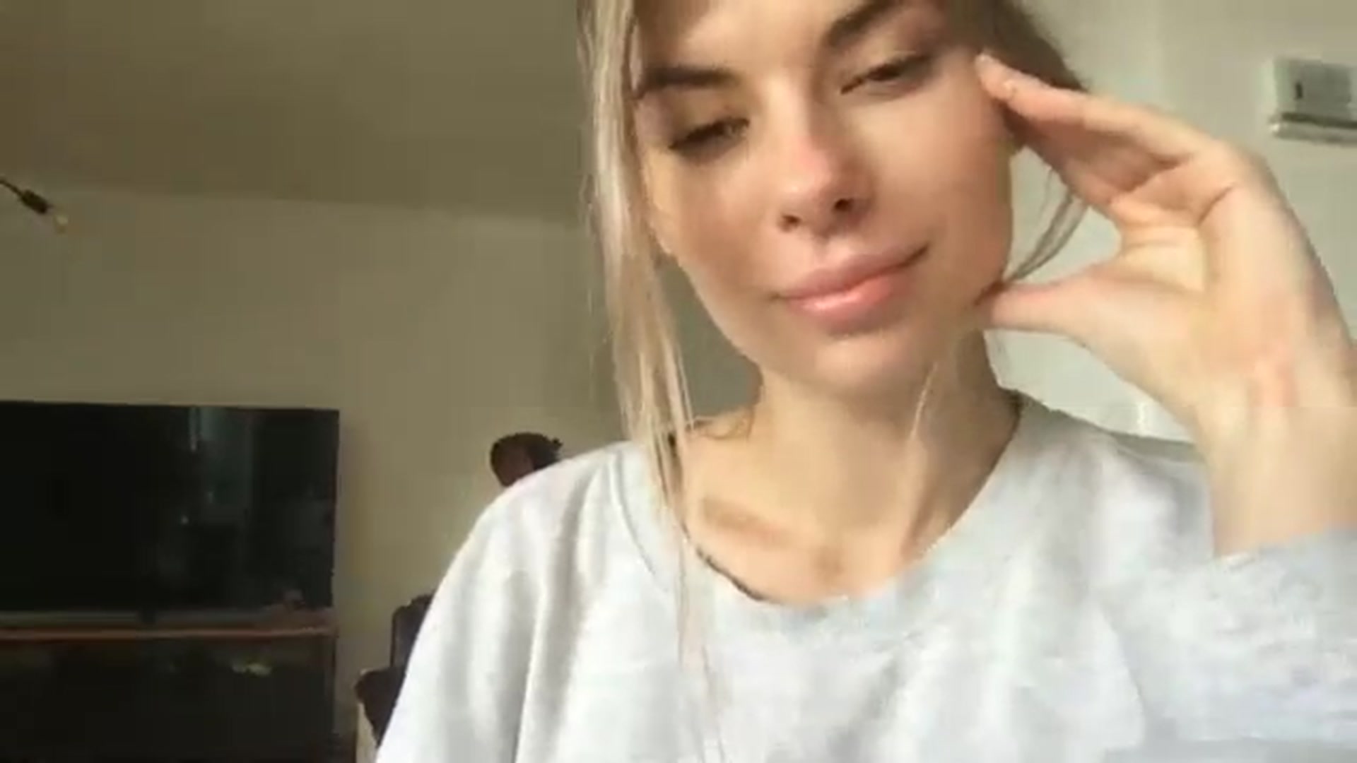 Gallery image thumbnail from neverinmylife's myfreecams stream on, 11/25/2024, 13:40 image 10 of 20