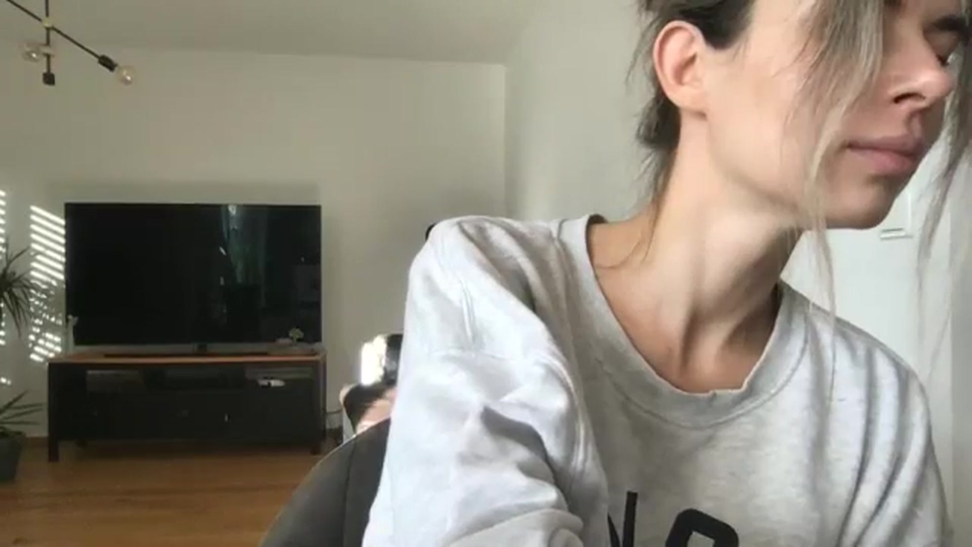 Gallery image thumbnail from neverinmylife's myfreecams stream on, 11/25/2024, 13:40 image 16 of 20
