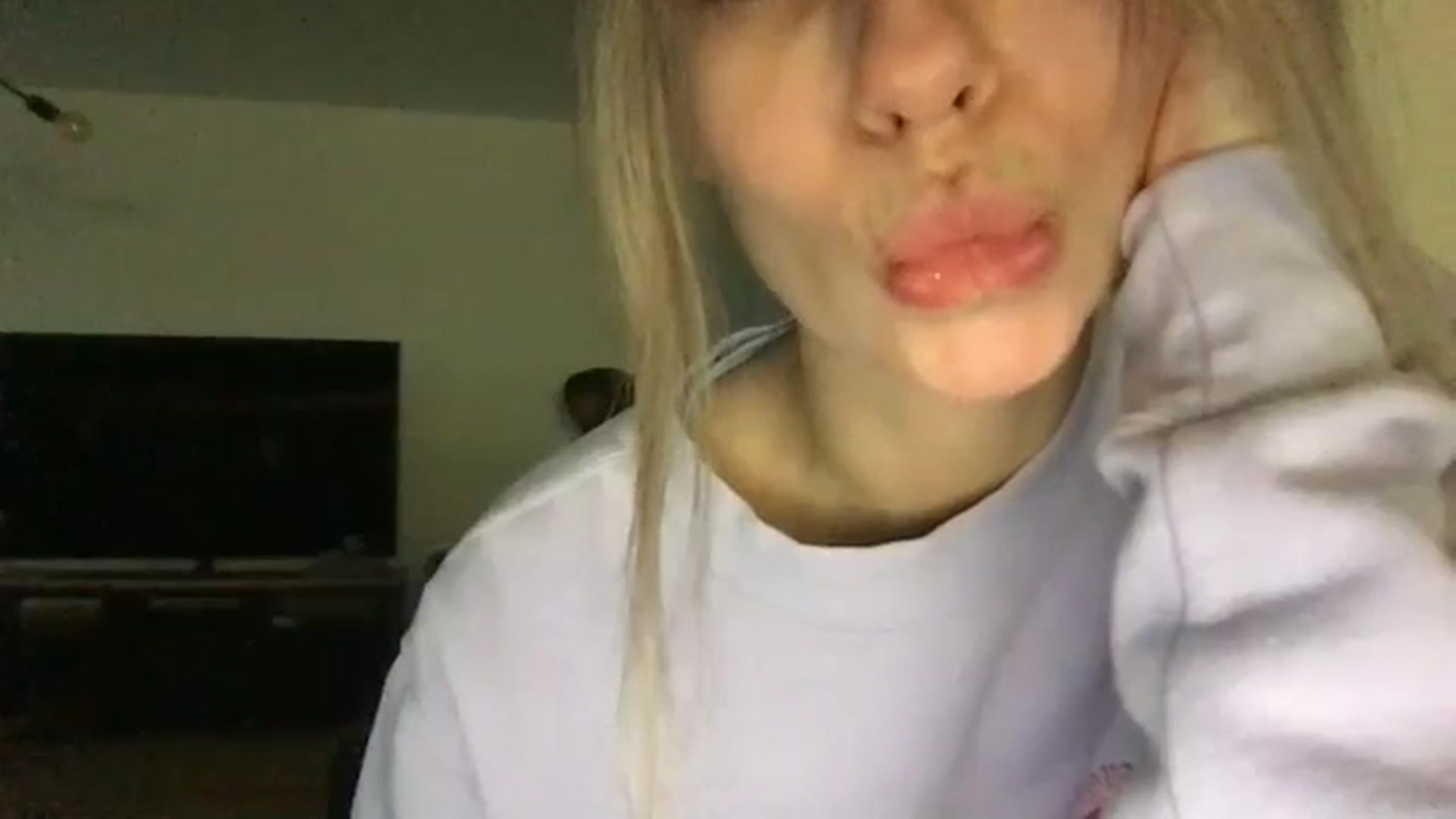 Gallery image thumbnail from neverinmylife's myfreecams stream on, 12/06/2024, 15:24 image 7 of 20