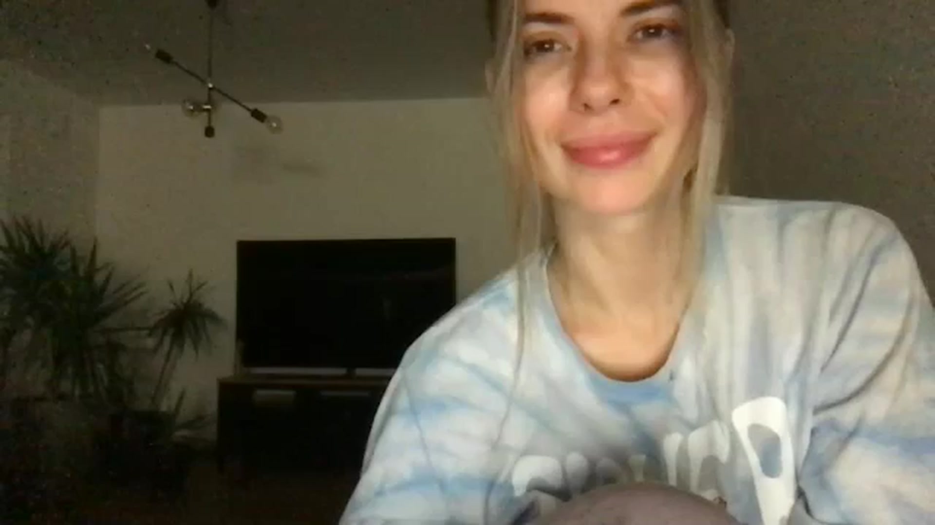 Gallery image thumbnail from neverinmylife's myfreecams stream on, 12/06/2024, 17:02 image 18 of 20
