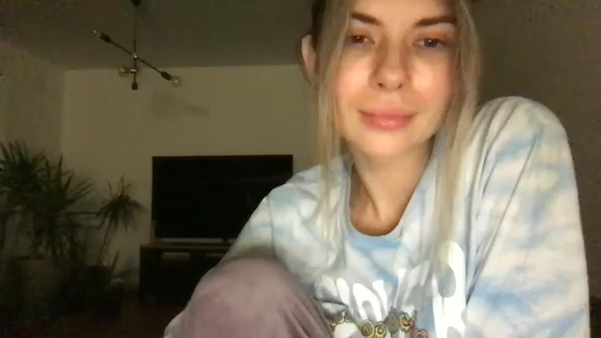 Gallery image thumbnail from neverinmylife's myfreecams stream on, 12/06/2024, 17:02 image 10 of 20