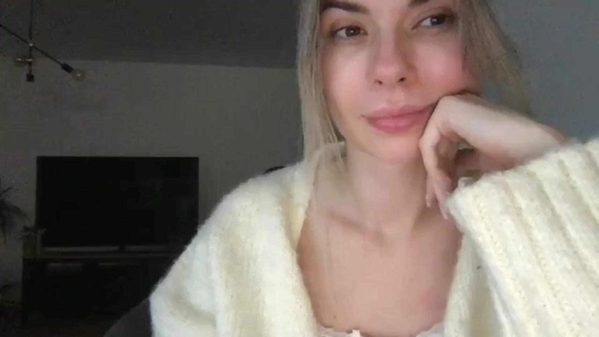 Gallery image thumbnail from neverinmylife's myfreecams stream on, 12/07/2024, 12:59 image 6 of 20