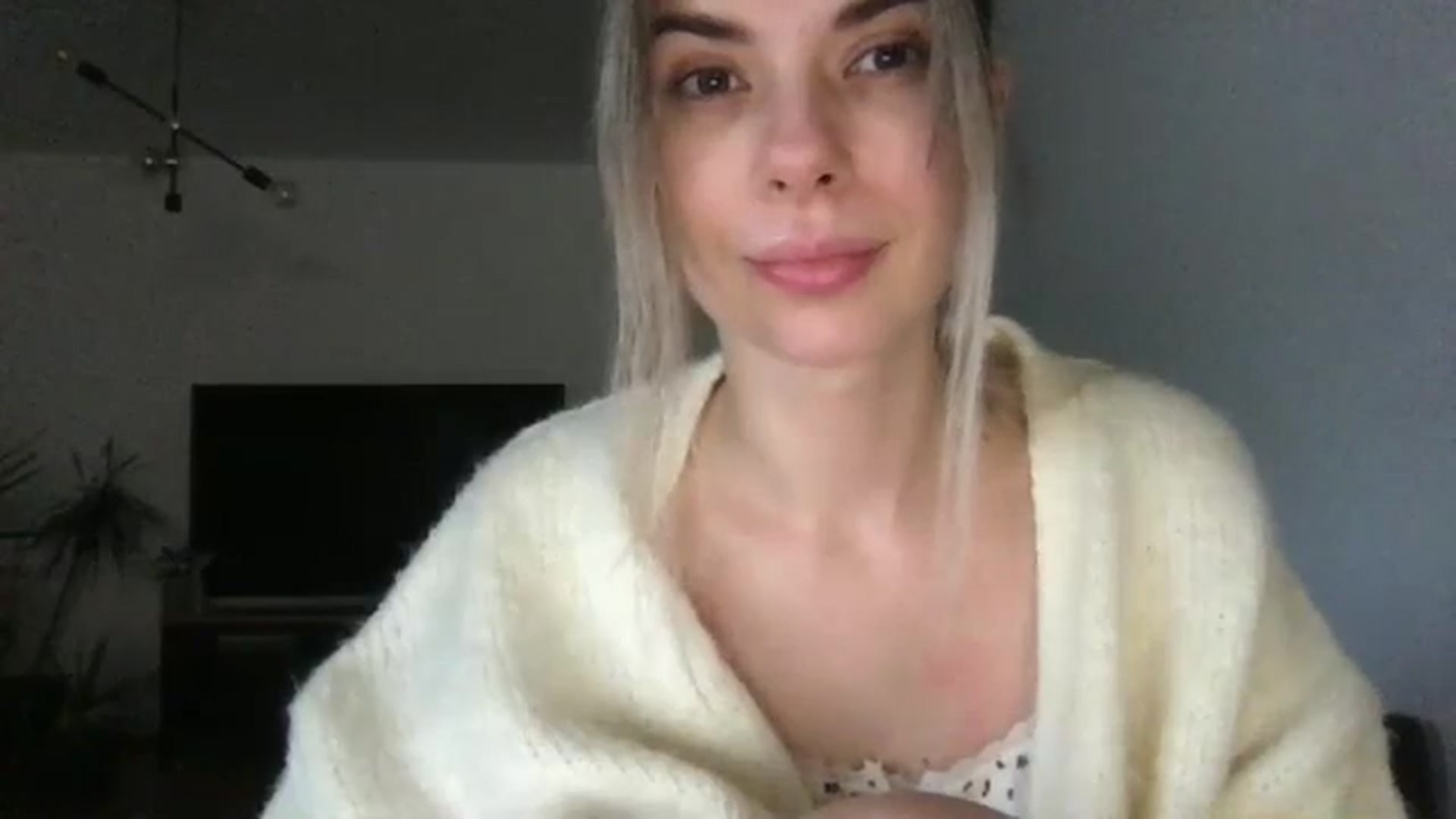 Gallery image thumbnail from neverinmylife's myfreecams stream on, 12/07/2024, 12:59 image 3 of 20