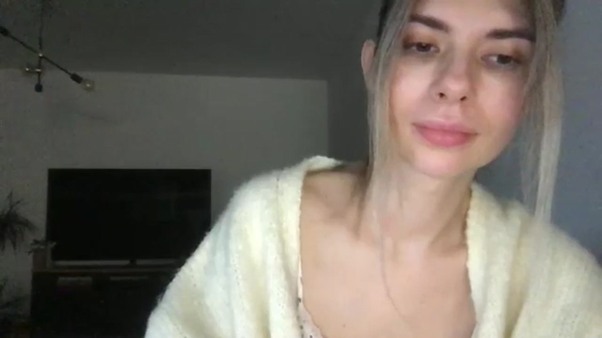 Gallery image thumbnail from neverinmylife's myfreecams stream on, 12/07/2024, 14:01 image 13 of 20