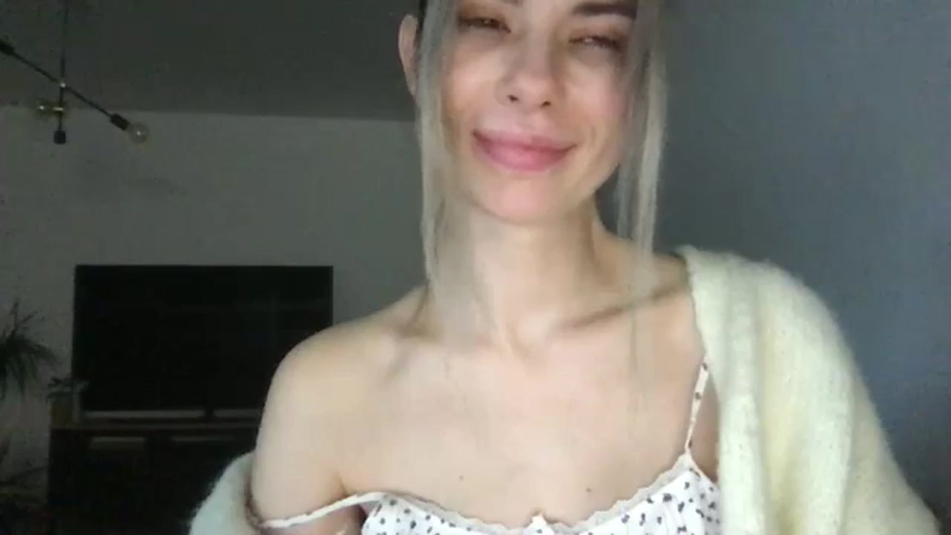 Gallery image thumbnail from neverinmylife's myfreecams stream on, 12/07/2024, 14:01 image 6 of 20