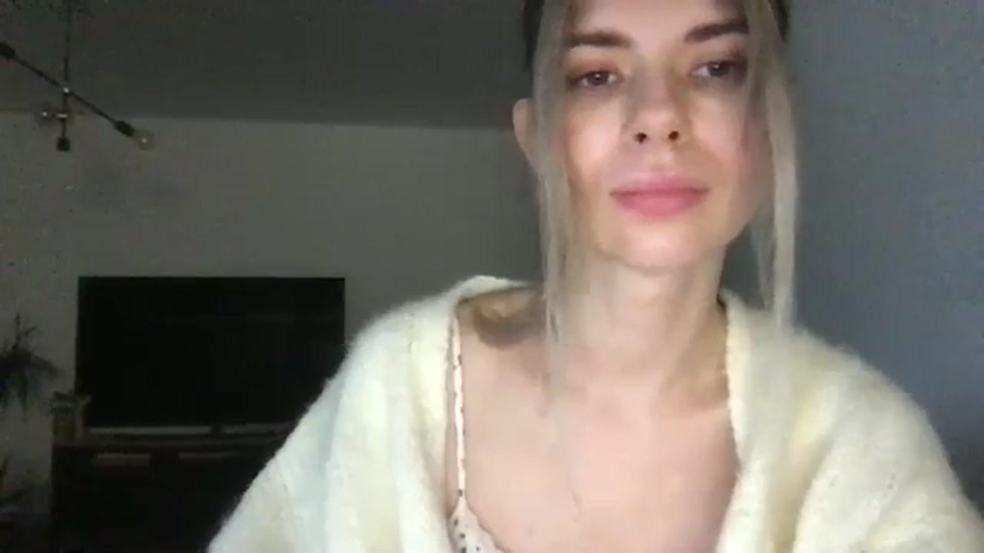 Gallery image thumbnail from neverinmylife's myfreecams stream on, 12/07/2024, 14:01 image 17 of 20