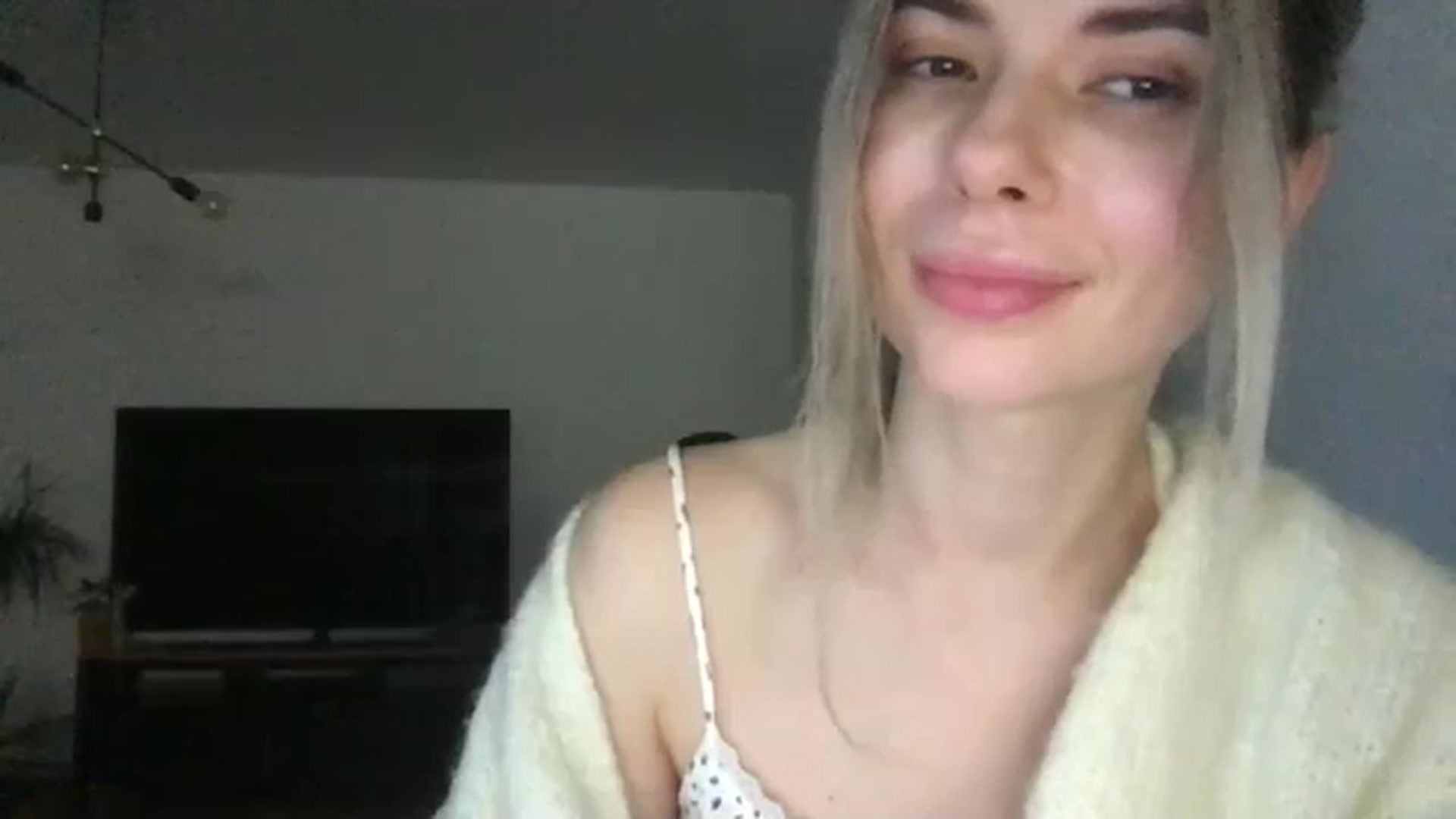 Gallery image thumbnail from neverinmylife's myfreecams stream on, 12/07/2024, 14:01 image 19 of 20