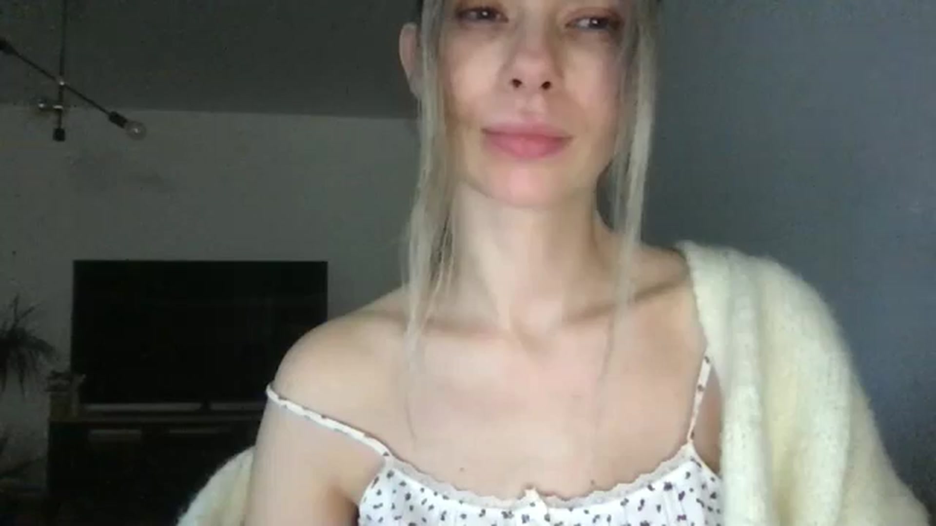 Gallery image thumbnail from neverinmylife's myfreecams stream on, 12/07/2024, 14:01 image 5 of 20