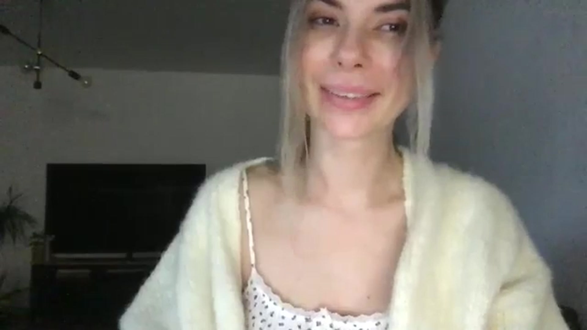Gallery image thumbnail from neverinmylife's myfreecams stream on, 12/07/2024, 14:01 image 16 of 20