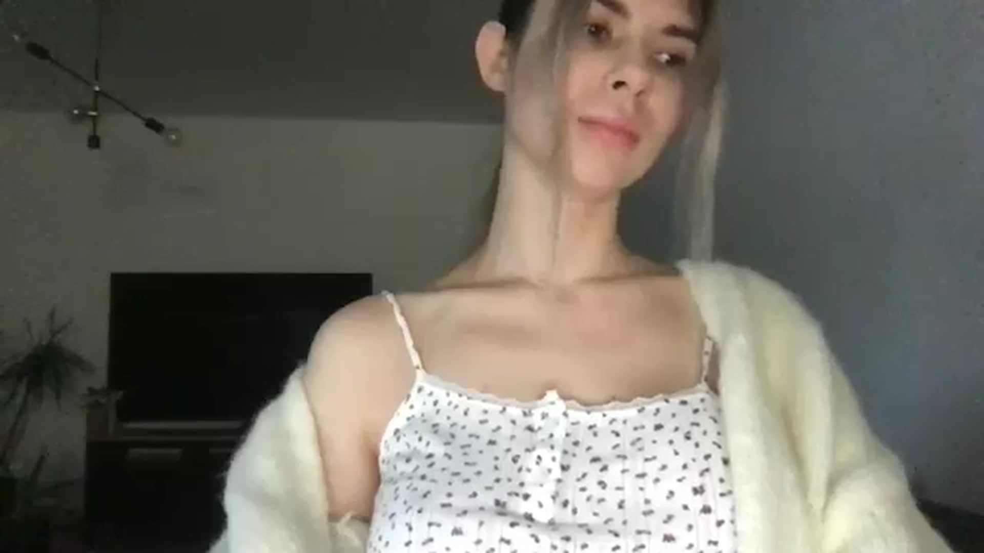 Gallery image thumbnail from neverinmylife's myfreecams stream on, 12/07/2024, 14:01 image 2 of 20