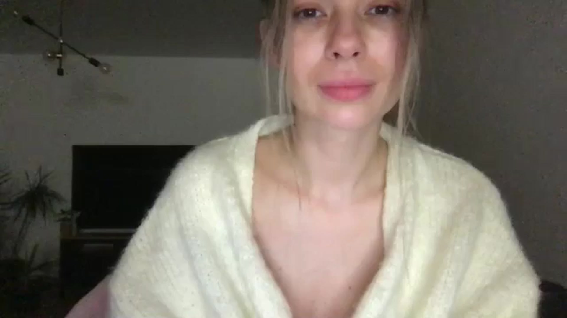 Gallery image thumbnail from neverinmylife's myfreecams stream on, 12/08/2024, 18:15 image 3 of 20