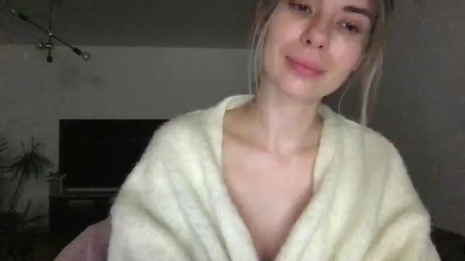 Gallery image thumbnail from neverinmylife's myfreecams stream on, 12/08/2024, 18:15 image 2 of 20