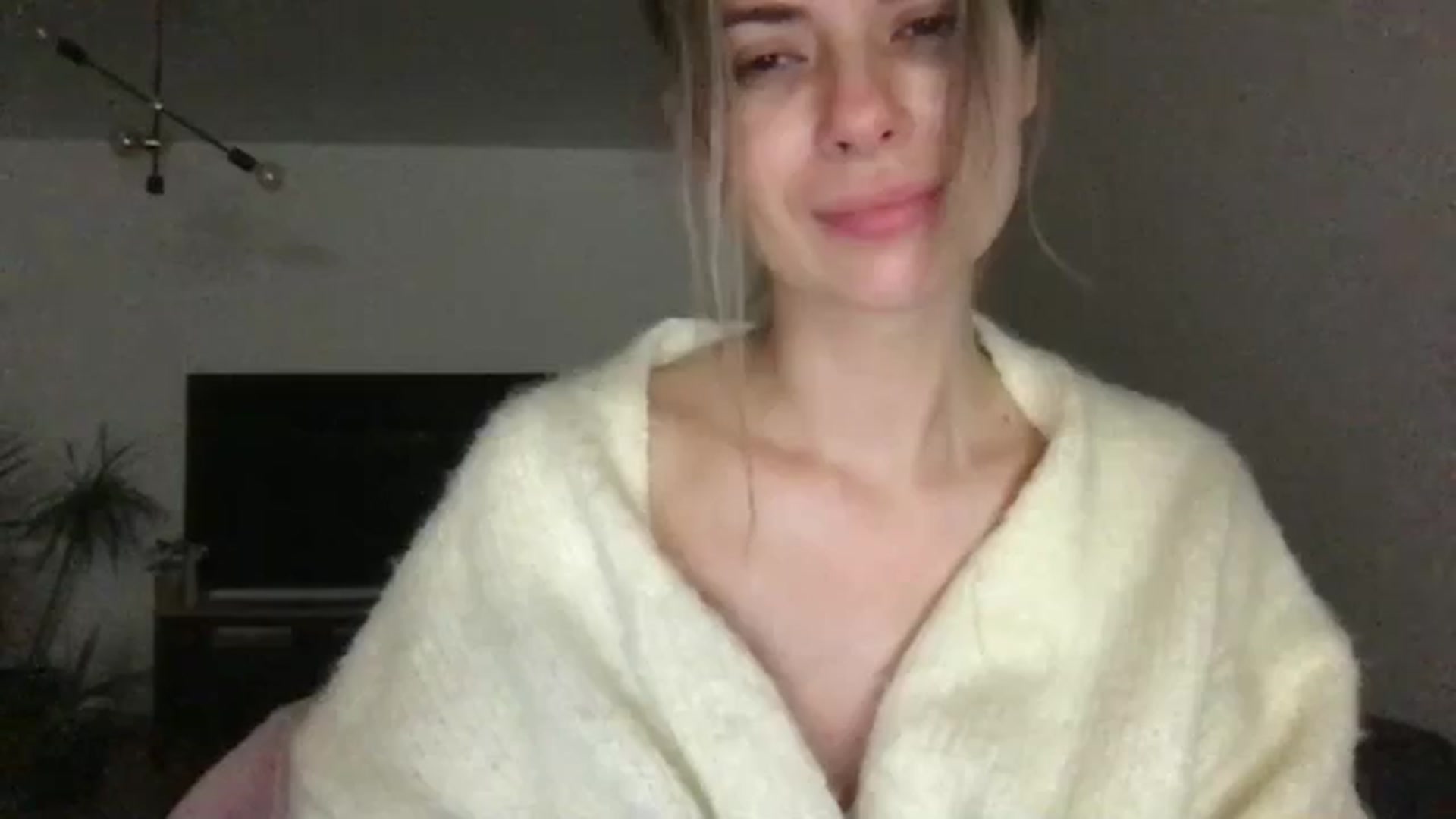 Gallery image thumbnail from neverinmylife's myfreecams stream on, 12/08/2024, 18:15 image 7 of 20