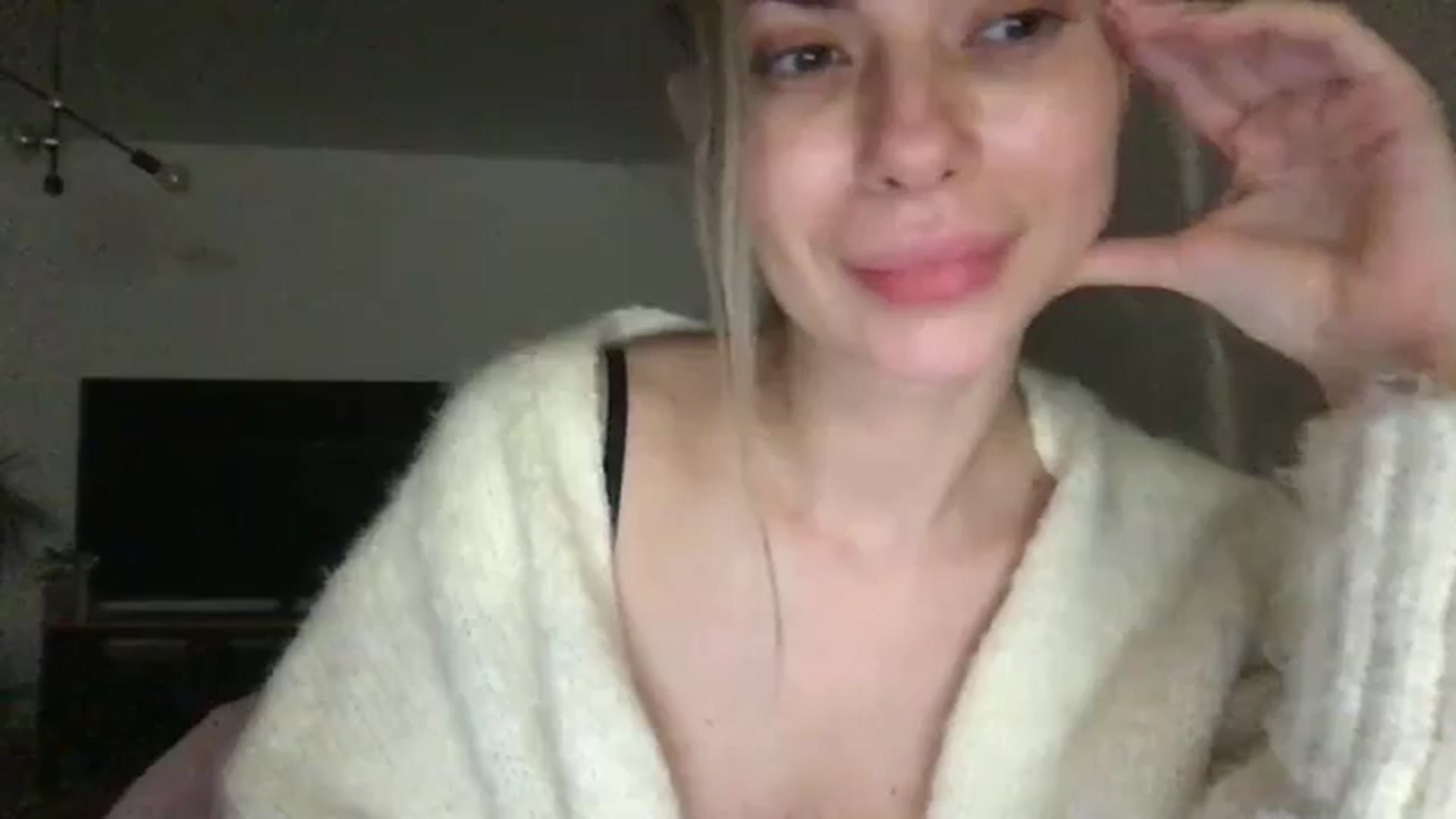 Gallery image thumbnail from neverinmylife's myfreecams stream on, 12/08/2024, 18:15 image 19 of 20