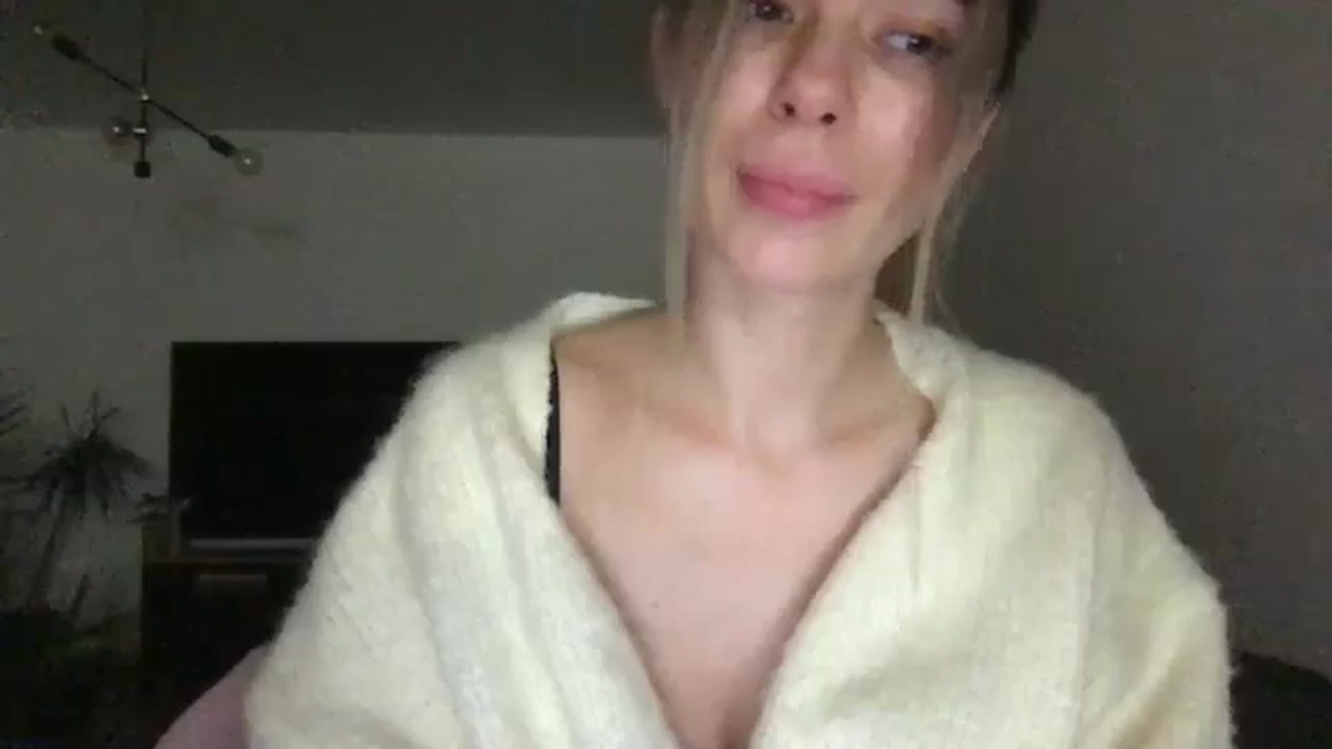 Gallery image thumbnail from neverinmylife's myfreecams stream on, 12/08/2024, 18:15 image 12 of 20